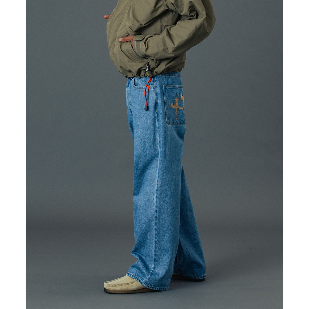 กางเกงยีนส์ผ้าเดนิม XLARGE รุ่น RAGE LOGO DENIM PANTS