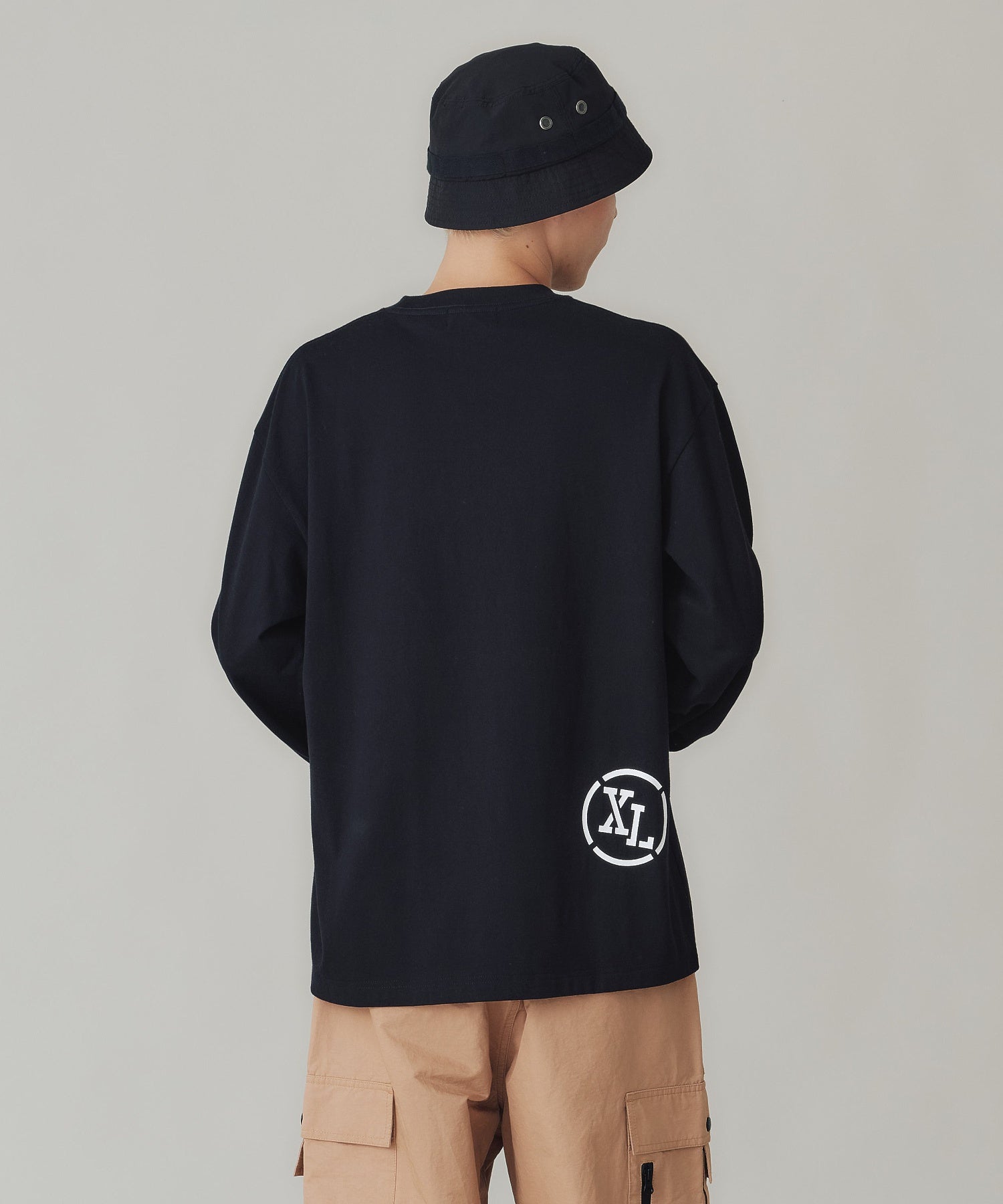 เสื้อสเวตเตอร์ MILITARY LOGO L/S TEE