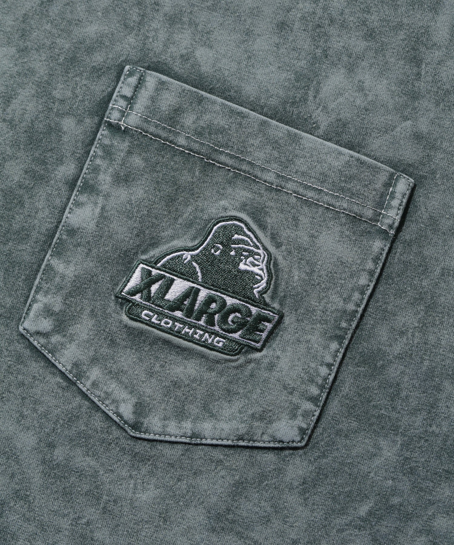 เสื้อยืดแขนสั้น XLARGE รุ่น OVERDYED OLD OG S/S POCKET TEE