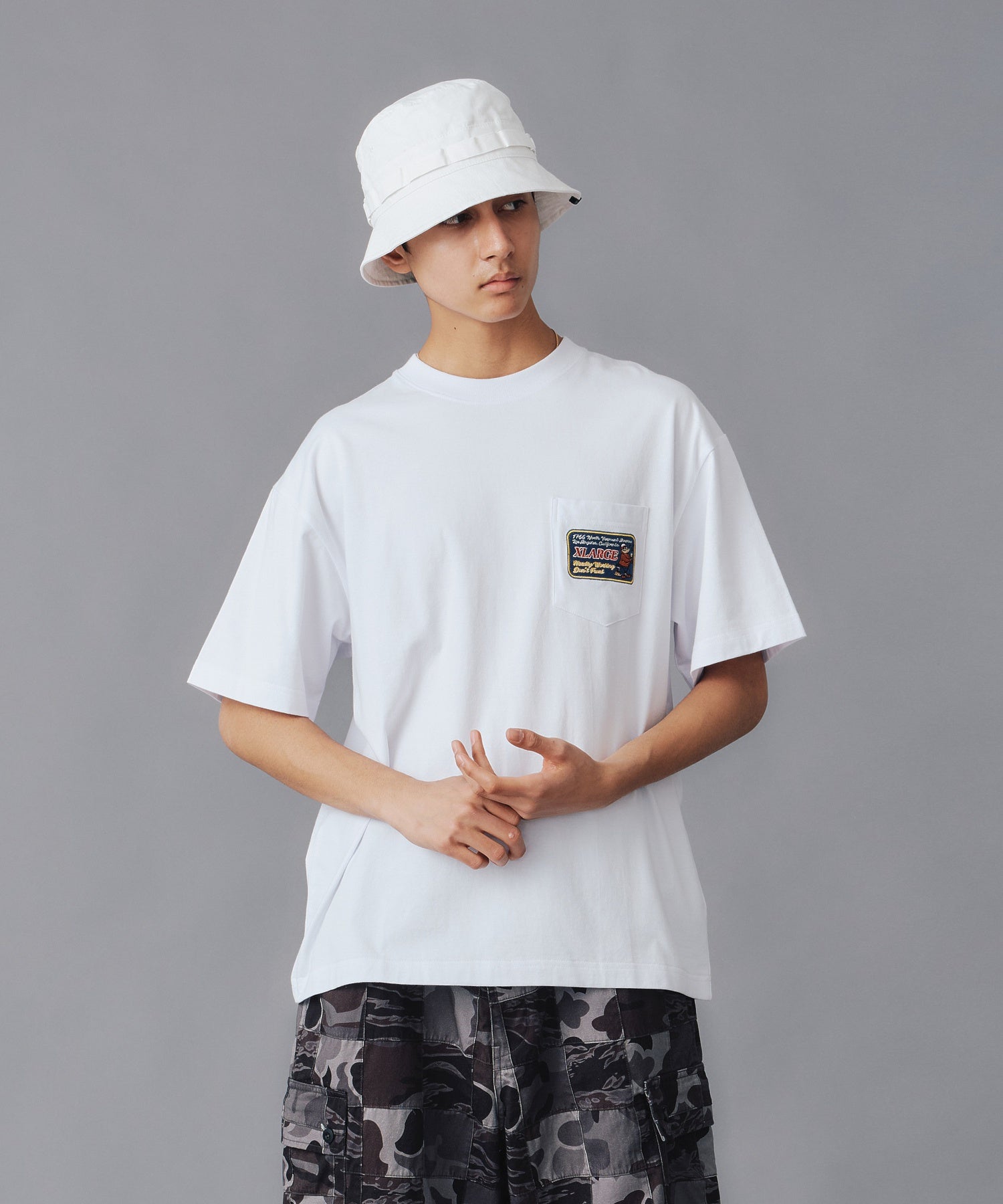 เสื้อยืดแขนสั้น XLARGE รุ่น BEAR WITH BOTTLES S/S POCKET TEE