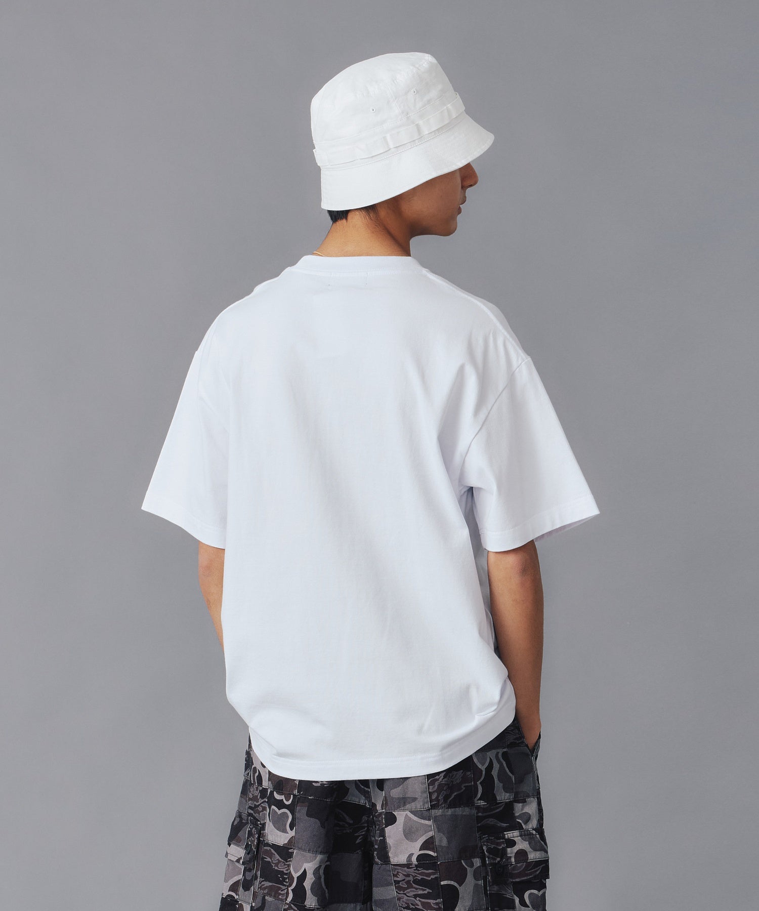 เสื้อยืดแขนสั้น XLARGE รุ่น BEAR WITH BOTTLES S/S POCKET TEE