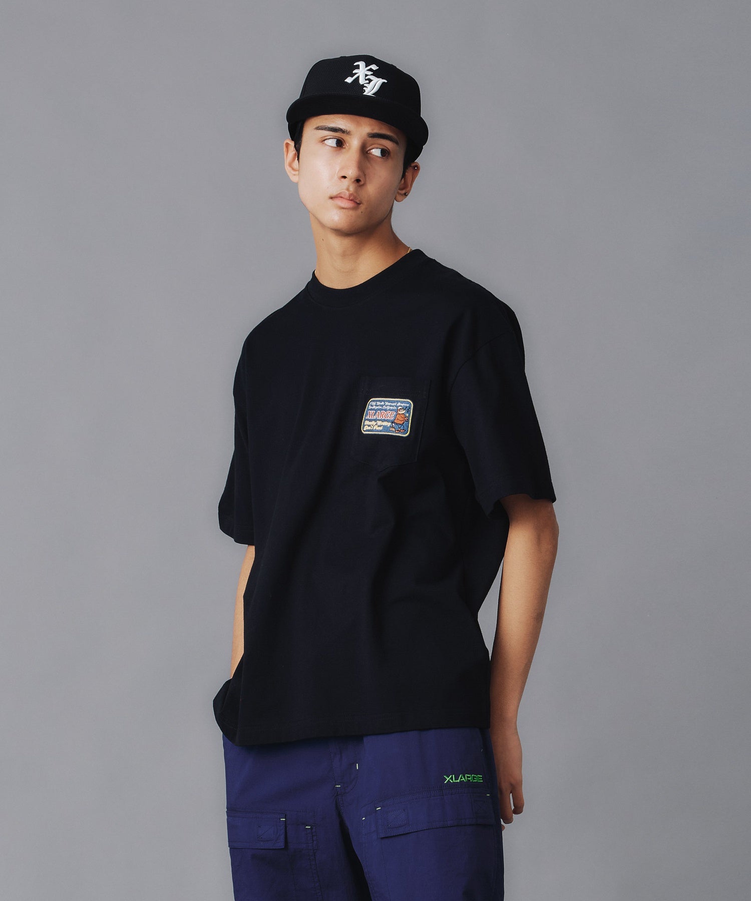 เสื้อยืดแขนสั้น XLARGE รุ่น BEAR WITH BOTTLES S/S POCKET TEE