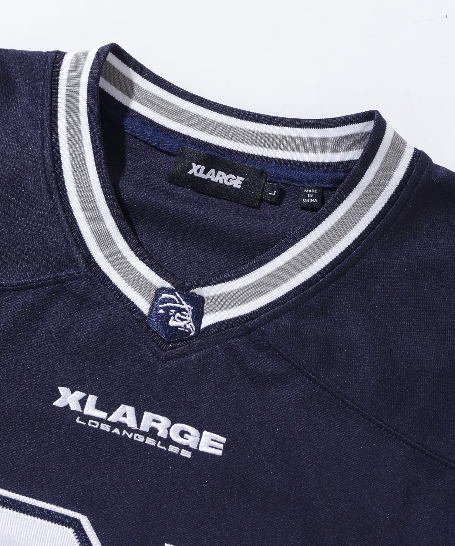 เสื้อยืดแขนสั้น XLARGE รุ่น PANELED FOOTBALL JERSEY