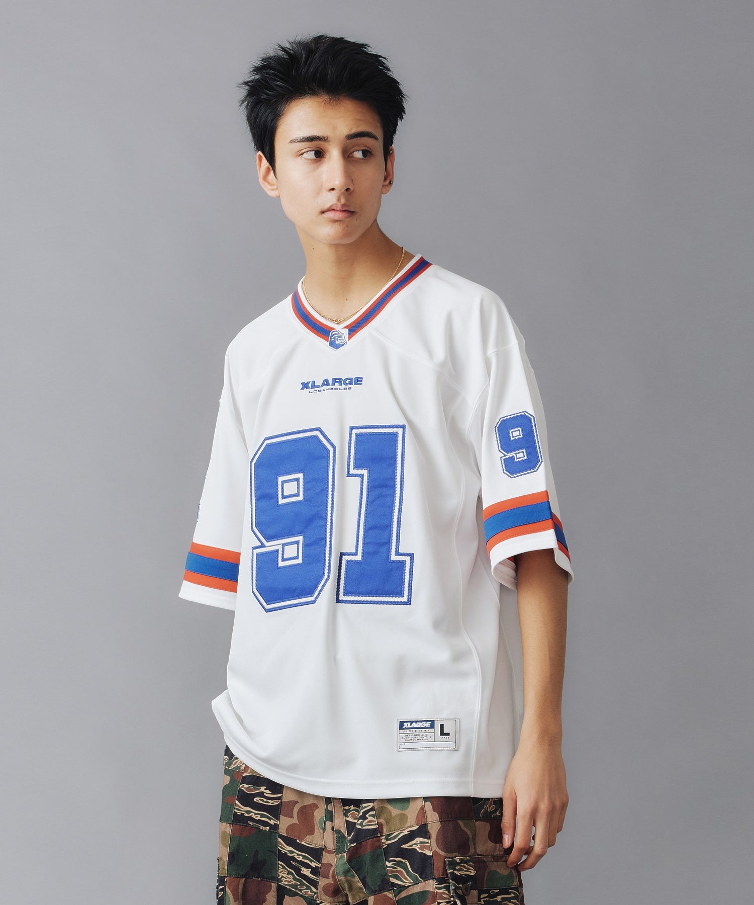 เสื้อยืดแขนสั้น XLARGE รุ่น PANELED FOOTBALL JERSEY