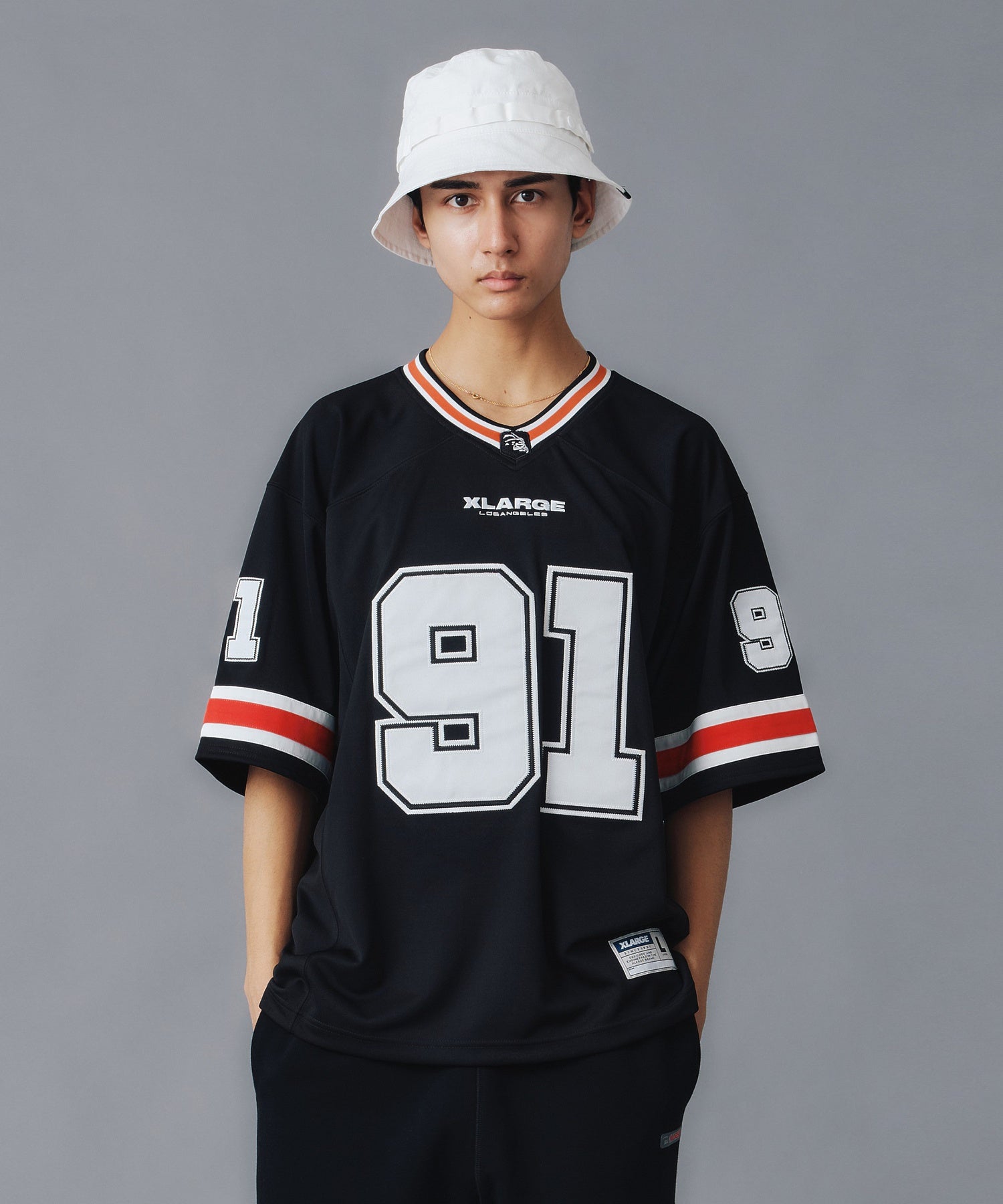 เสื้อยืดแขนสั้น XLARGE รุ่น PANELED FOOTBALL JERSEY