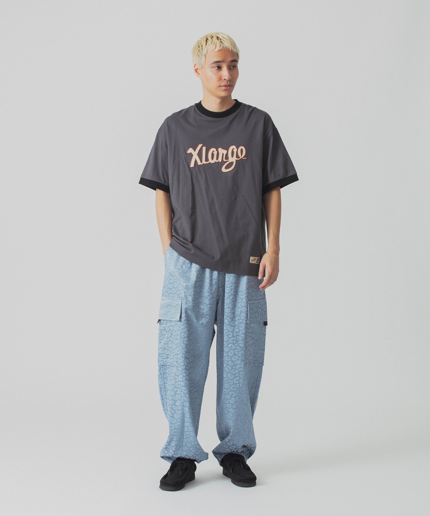 เสื้อยืดแขนสั้น XLARGE รุ่น Retro Script Logo Ringer S/S Tee