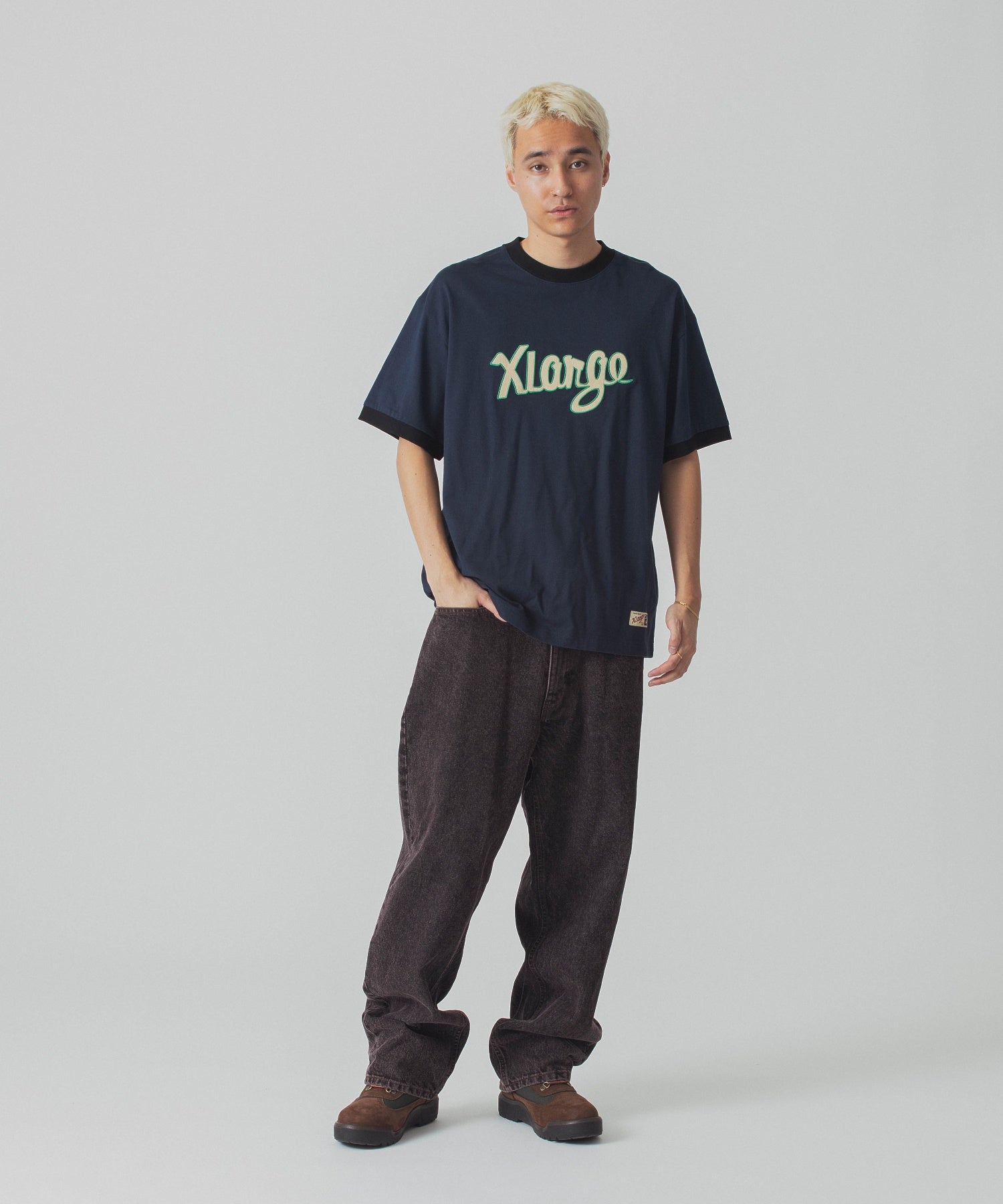 เสื้อยืดแขนสั้น XLARGE รุ่น Retro Script Logo Ringer S/S Tee