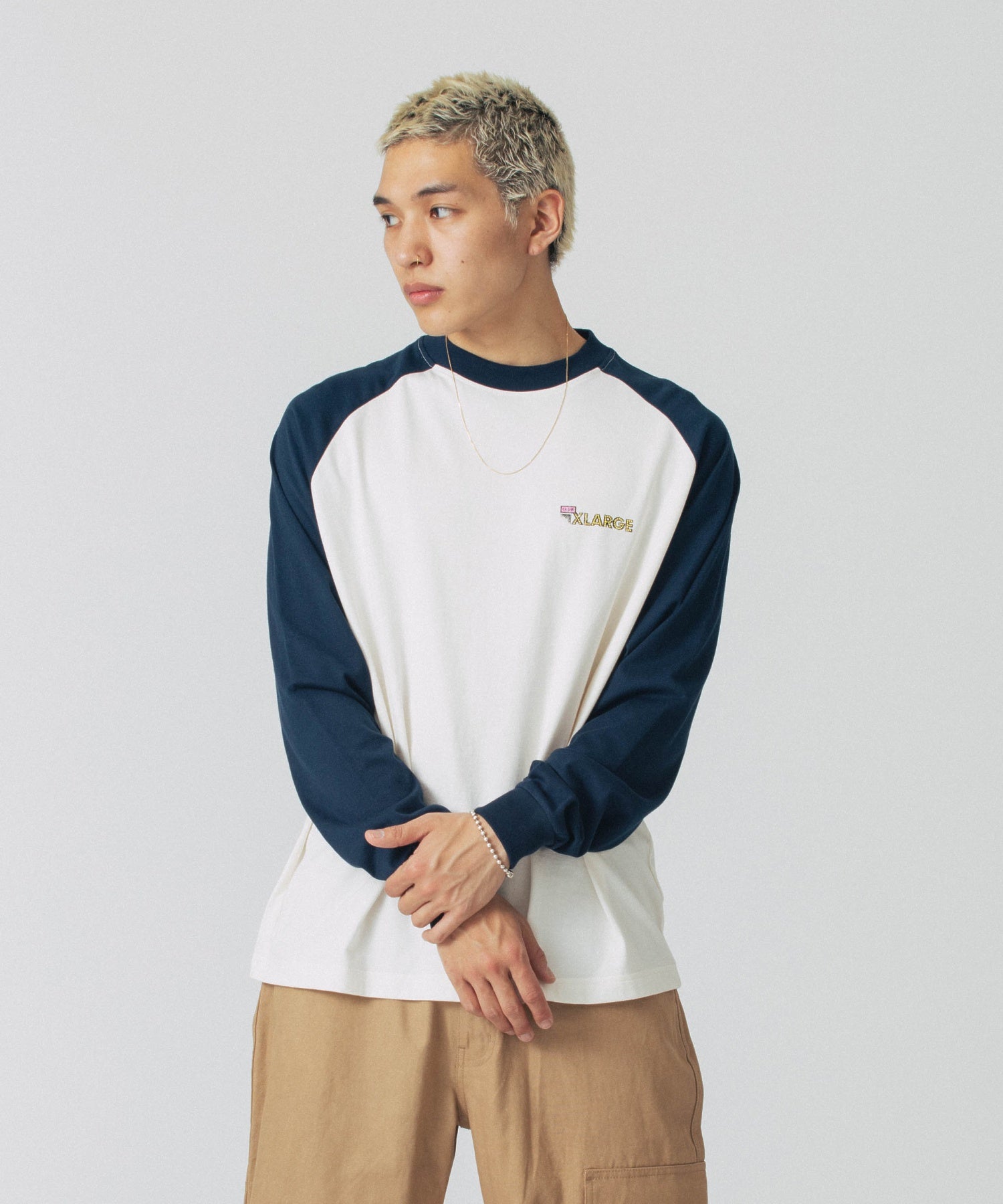 เสื้อยืดแขนยาว XLARGE รุ่น XLARGE Club Raglan L/S Top