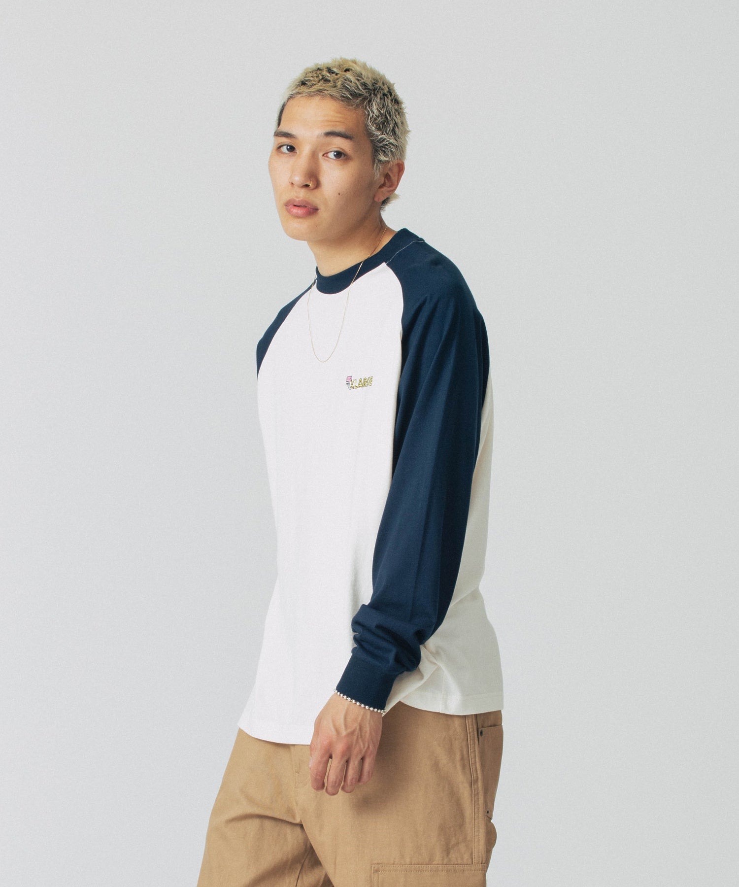 เสื้อยืดแขนยาว XLARGE รุ่น XLARGE Club Raglan L/S Top