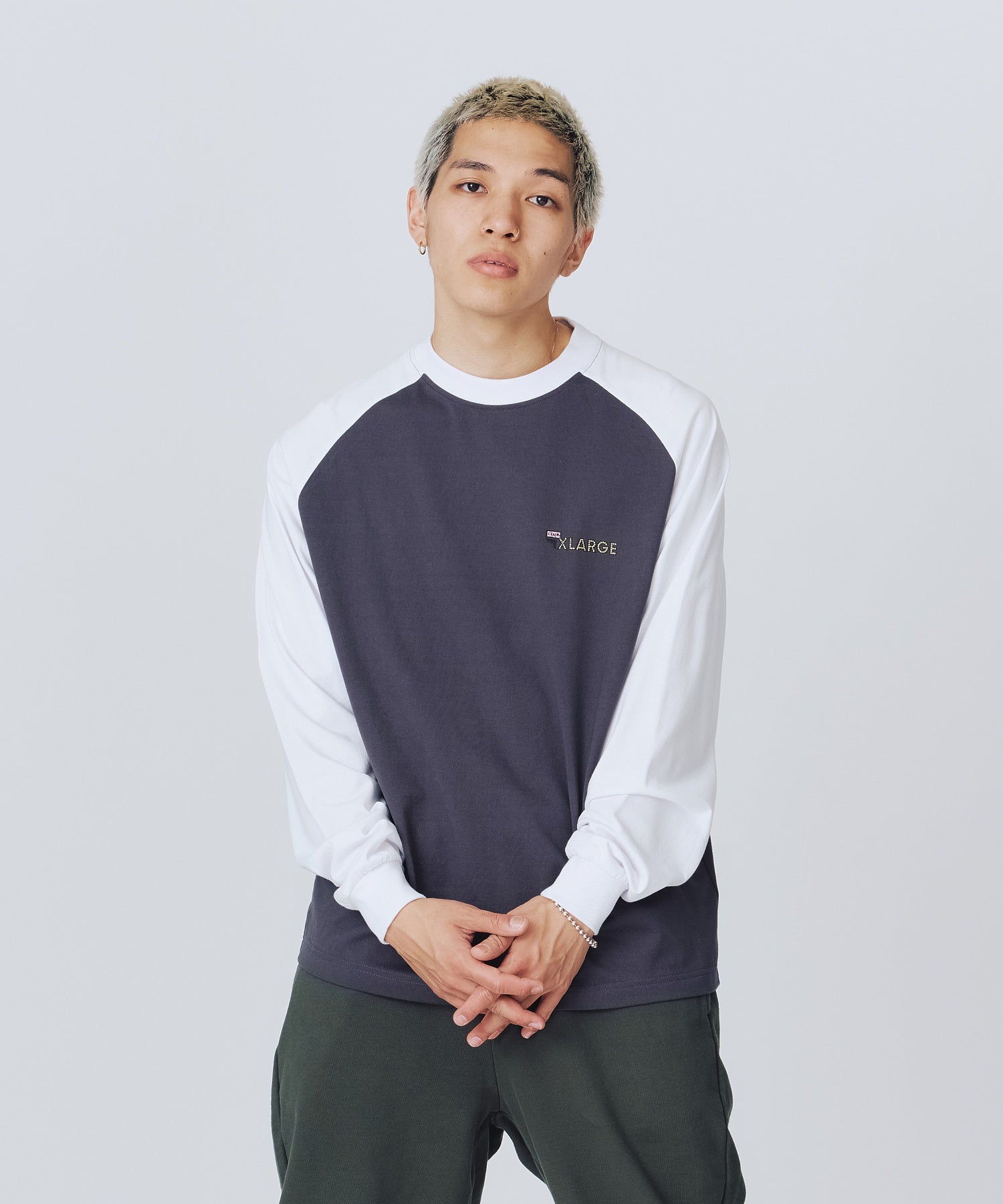 เสื้อยืดแขนยาว XLARGE รุ่น XLARGE Club Raglan L/S Top