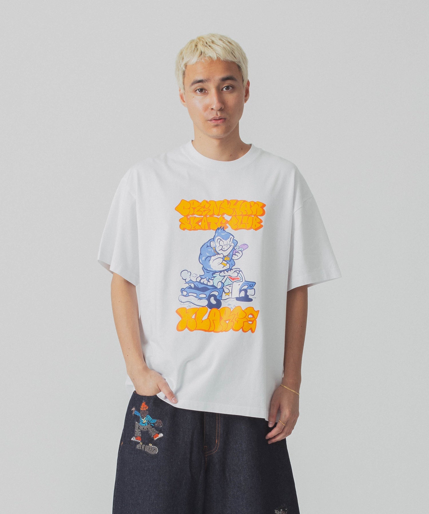 เสื้อยืดแขนสั้น Xlarge รุ่น Xlarge X Crenshaw Skate Club Vandalised Police Car s/s Tee