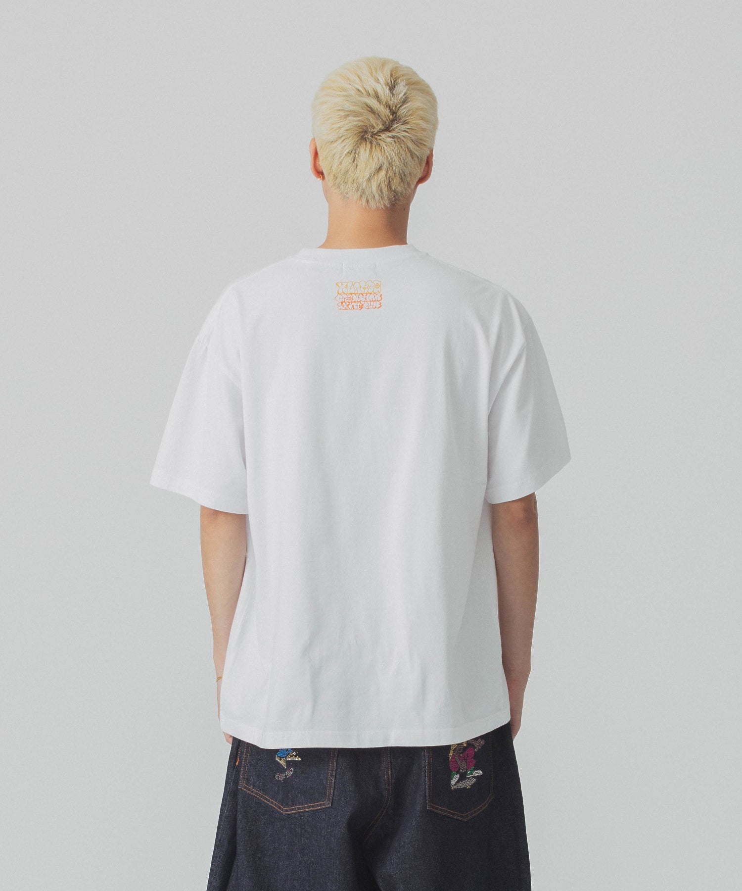 เสื้อยืดแขนสั้น Xlarge รุ่น Xlarge X Crenshaw Skate Club Vandalised Police Car s/s Tee