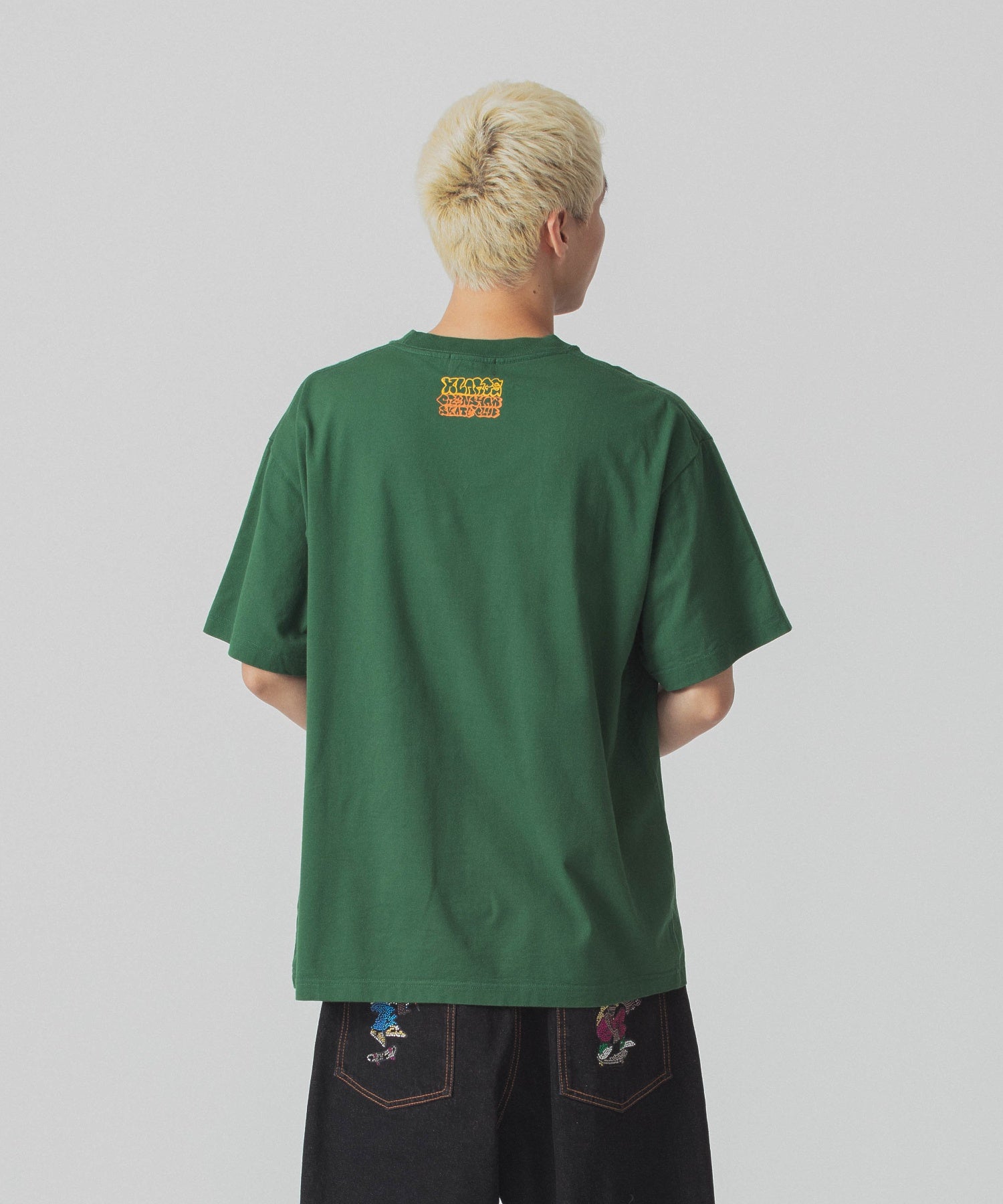 เสื้อยืดแขนสั้น Xlarge รุ่น Xlarge X Crenshaw Skate Club Vandalised Police Car s/s Tee