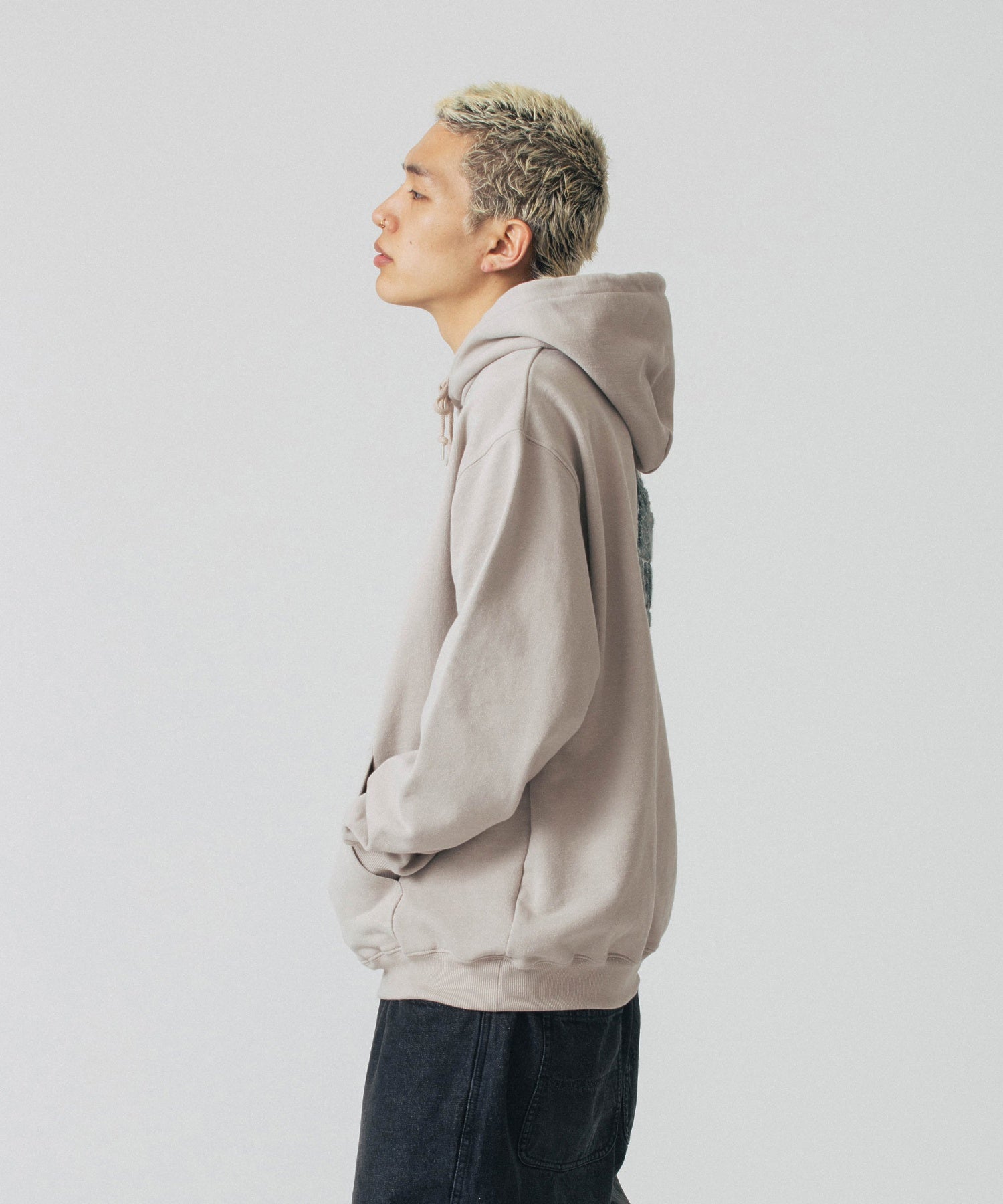 เสื้อฮู้ด XLARGE รุ่น Chenille Slanted OG Hooded Sweatshirt