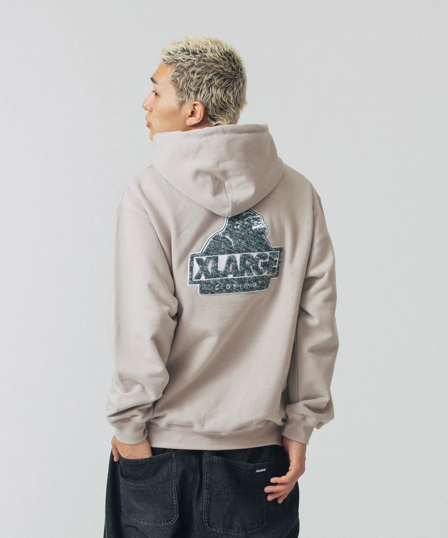 เสื้อฮู้ด XLARGE รุ่น Chenille Slanted OG Hooded Sweatshirt