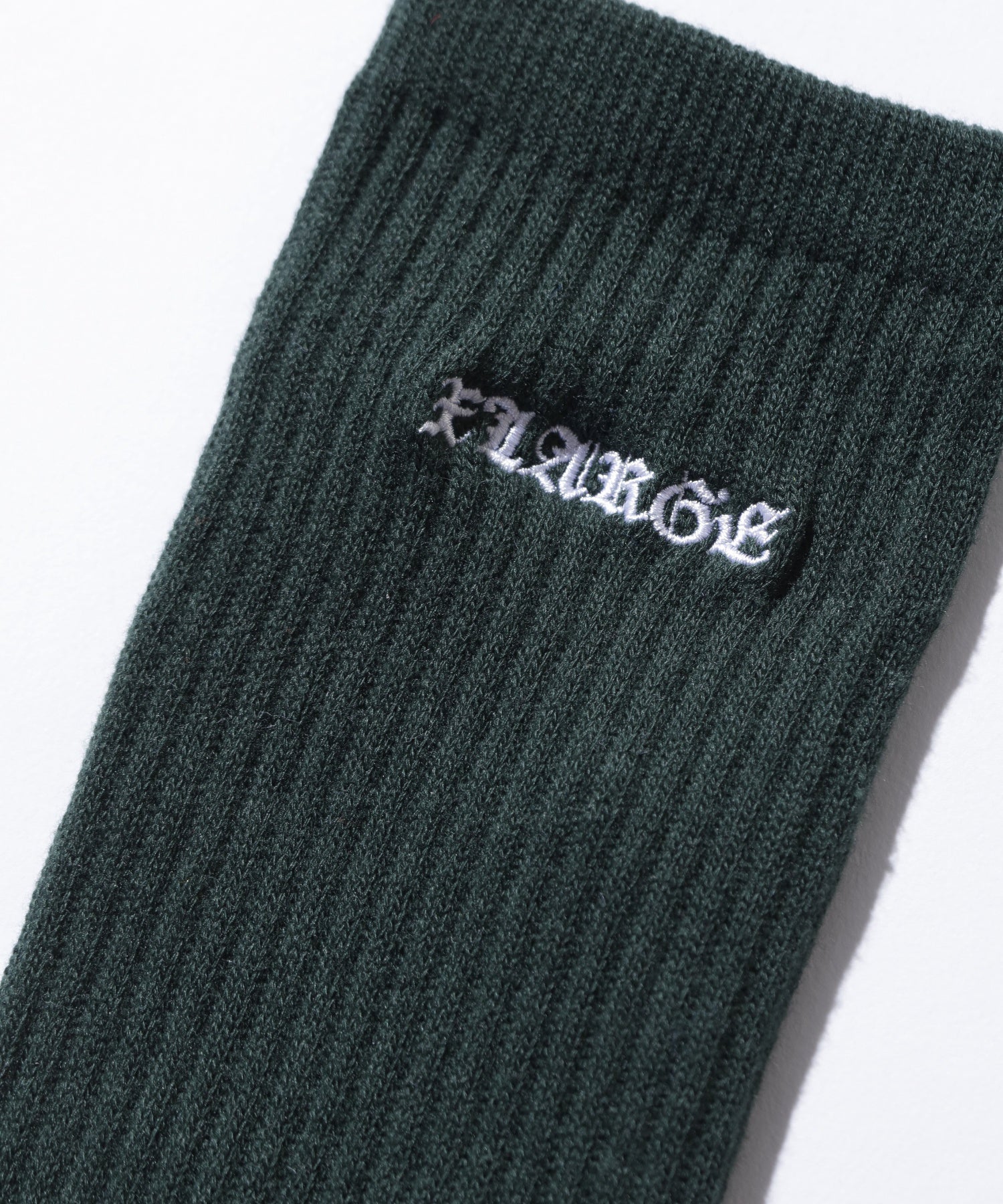 ถุงเท้า XLARGE รุ่น Old English Emb. Socks