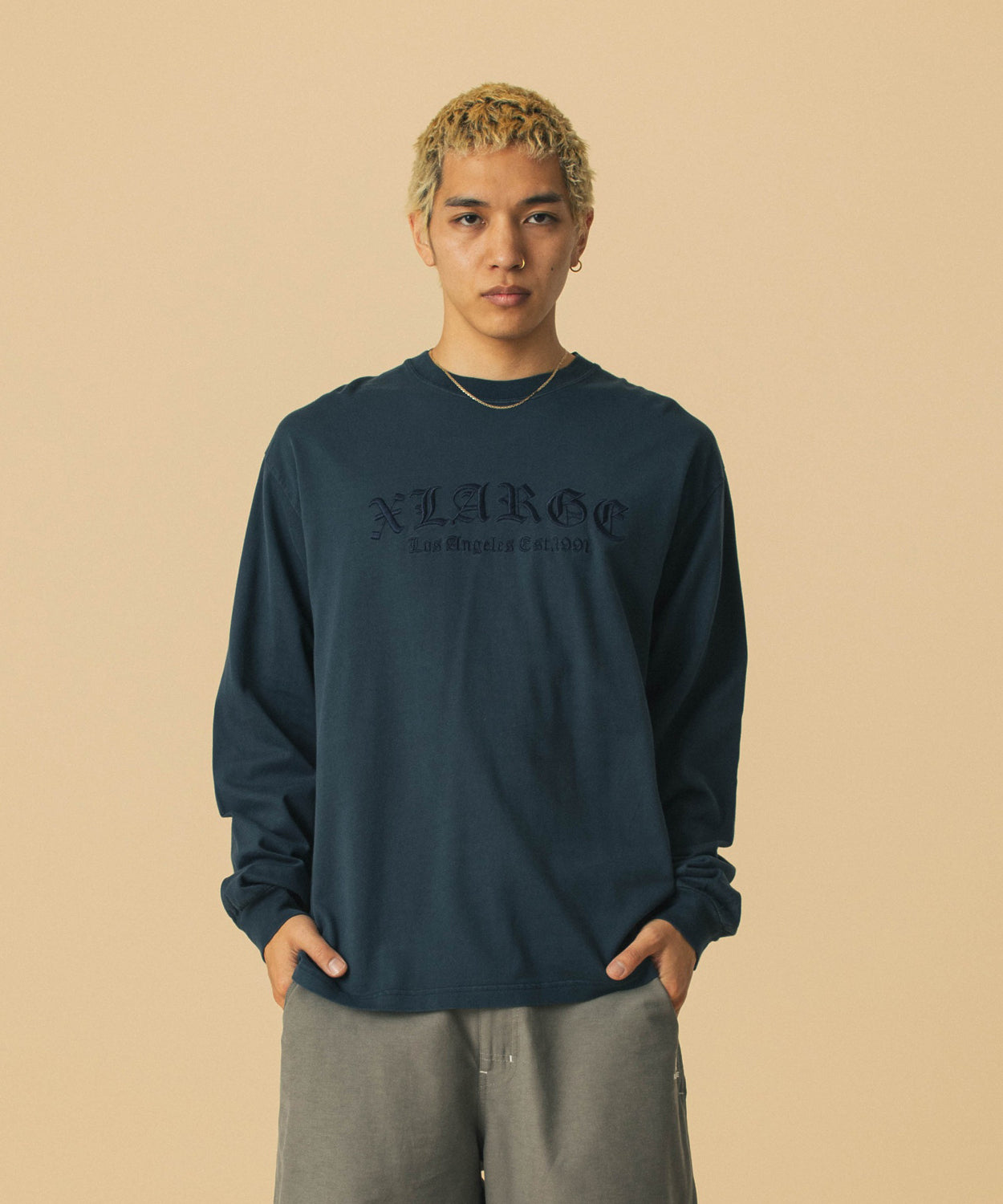 เสื้อยืดแขนยาว XLARGE รุ่น Pigment Dyed Old English Logo L/S Tee