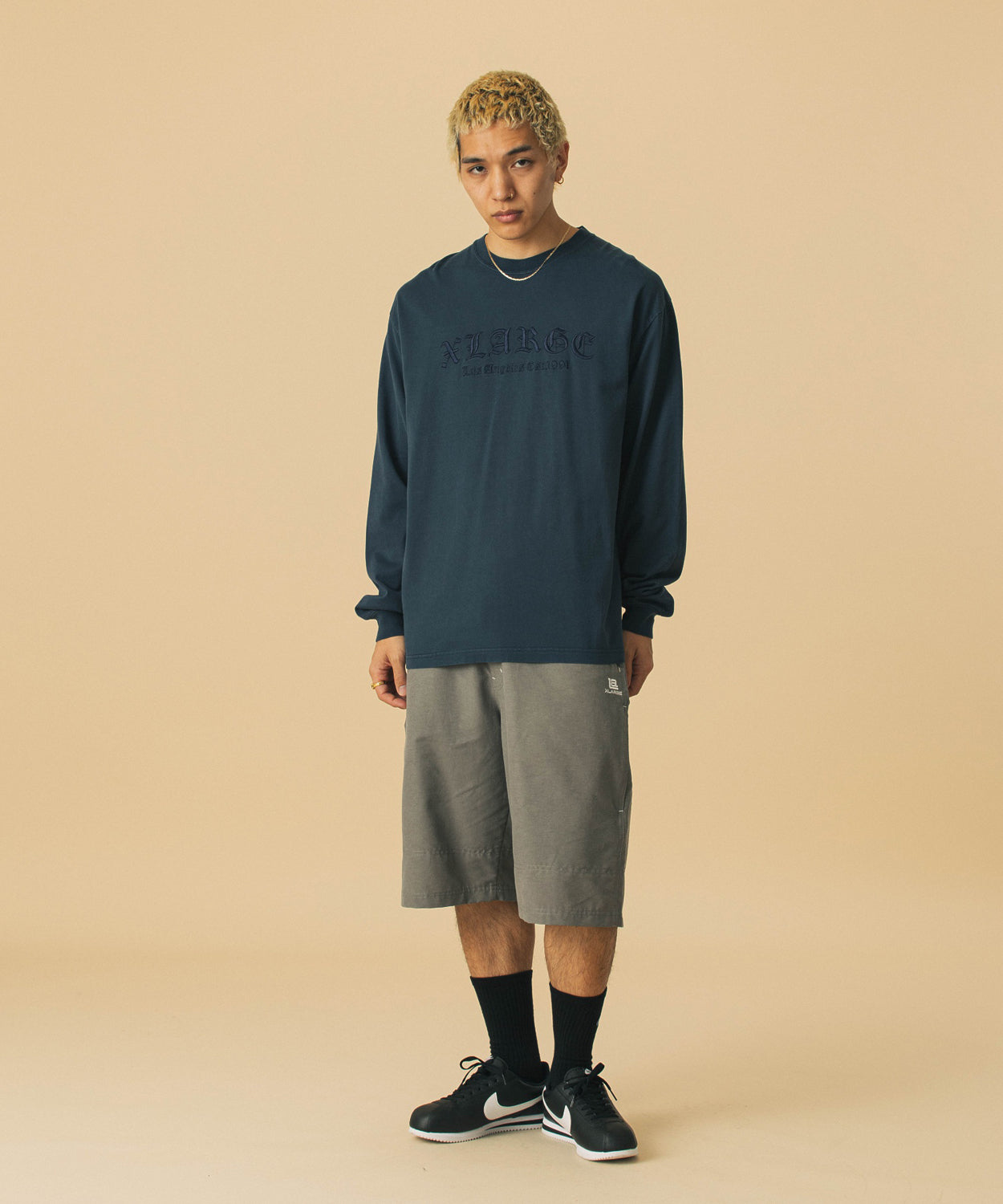 เสื้อยืดแขนยาว XLARGE รุ่น Pigment Dyed Old English Logo L/S Tee