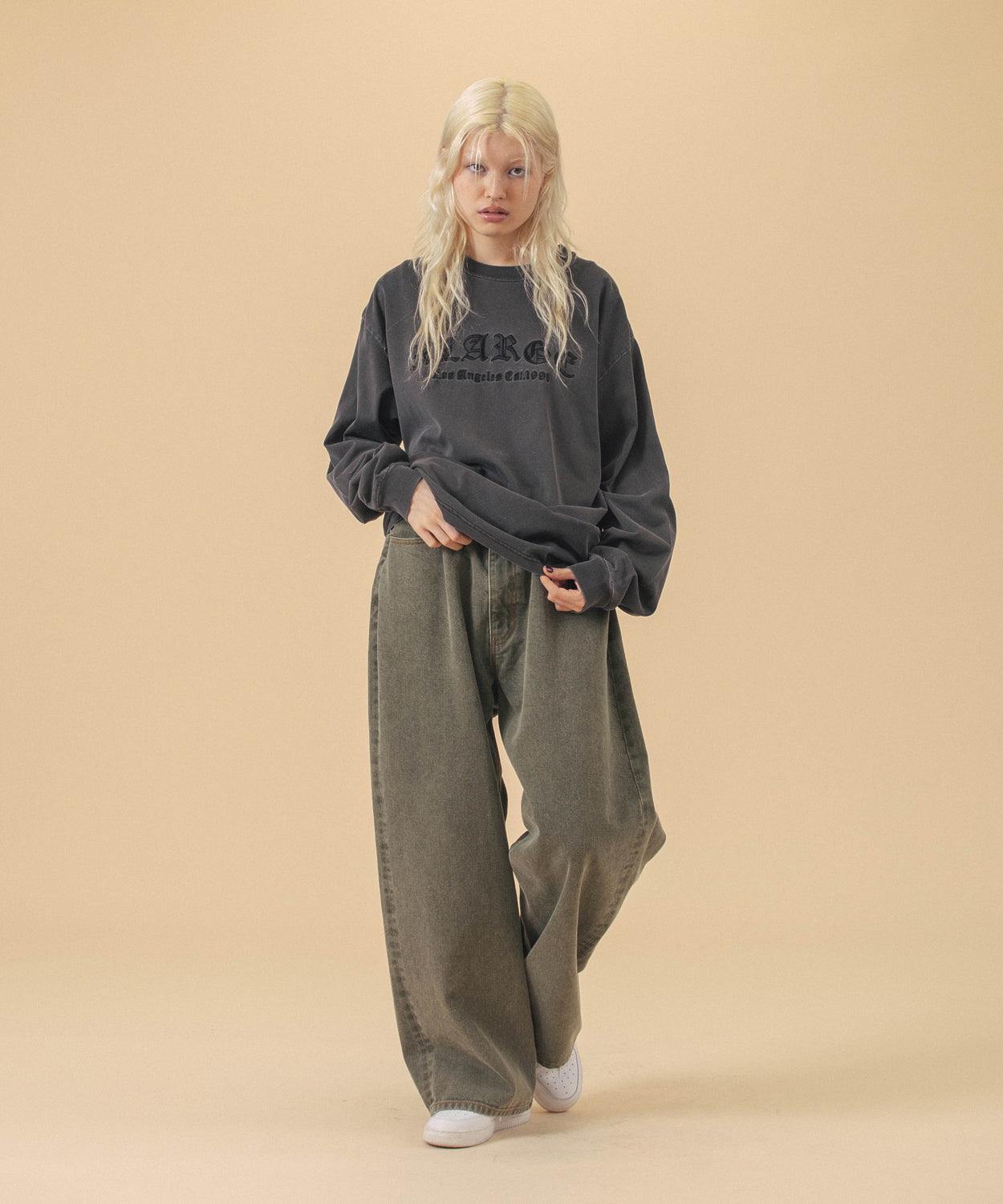 เสื้อยืดแขนยาว XLARGE รุ่น Pigment Dyed Old English Logo L/S Tee