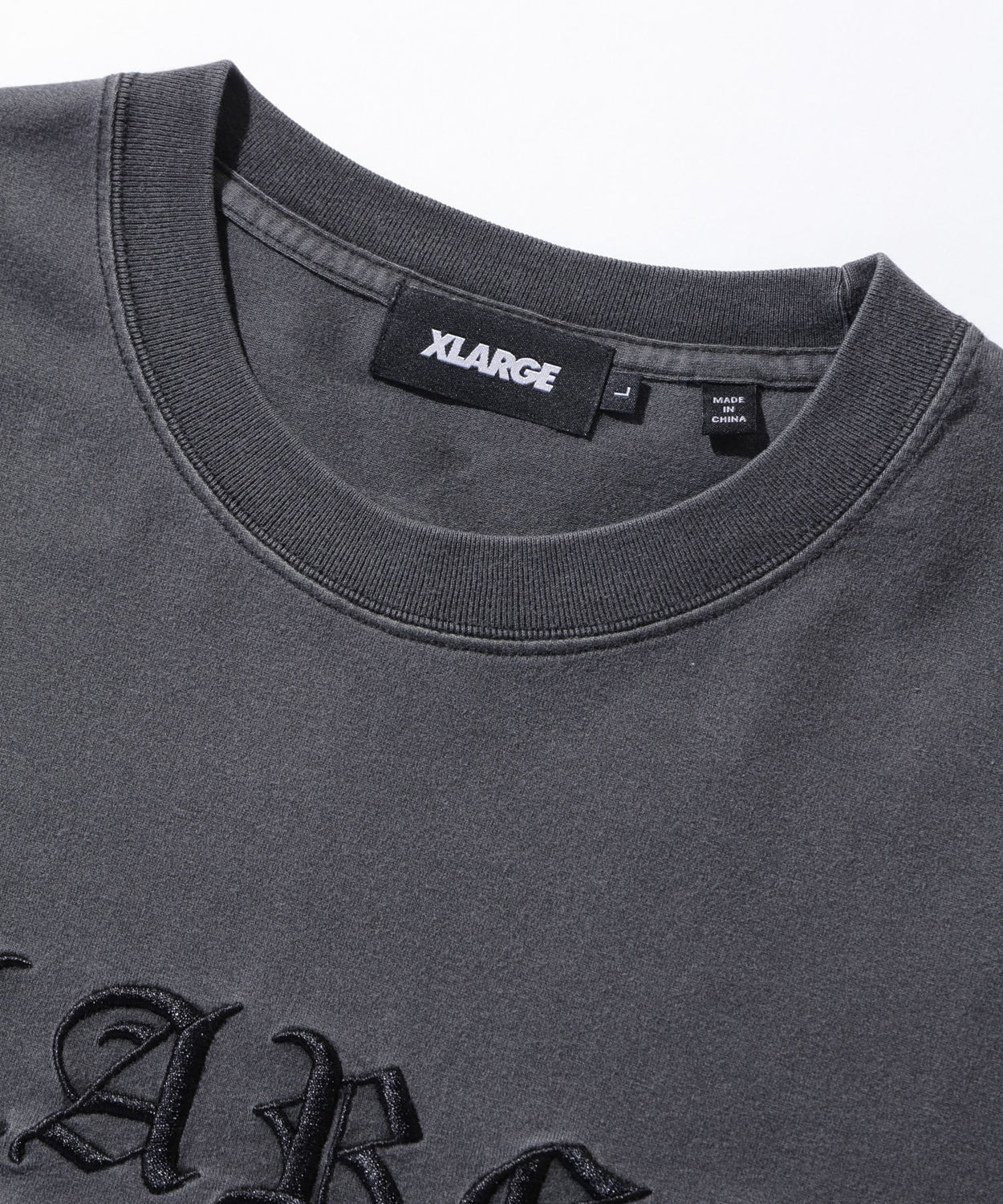 เสื้อยืดแขนยาว XLARGE รุ่น Pigment Dyed Old English Logo L/S Tee