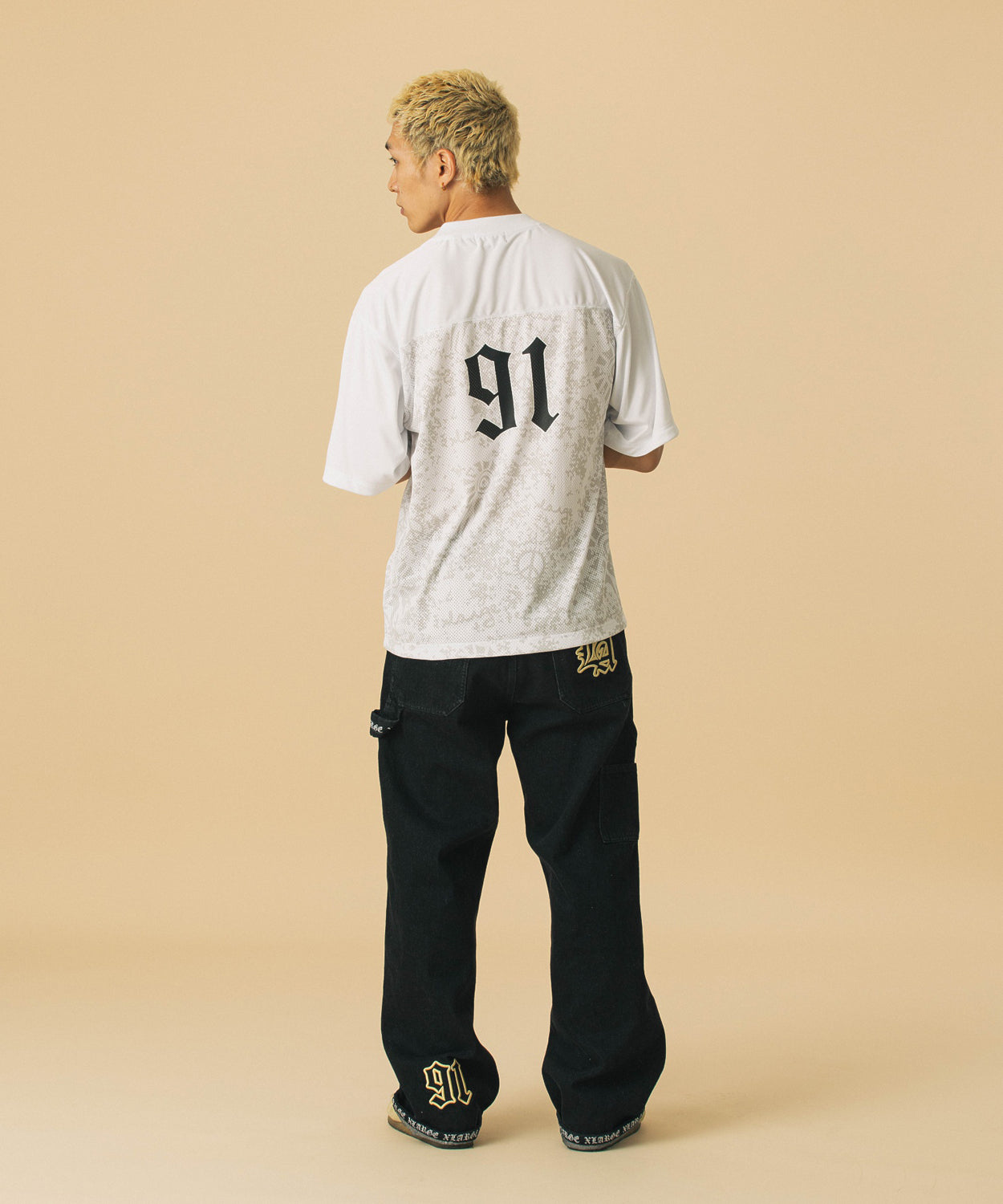 เสื้อยืดแขนสั้น XLARGE รุ่น Old English Football Jersey