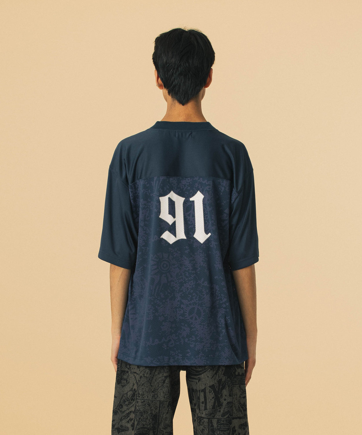 เสื้อยืดแขนสั้น XLARGE รุ่น Old English Football Jersey