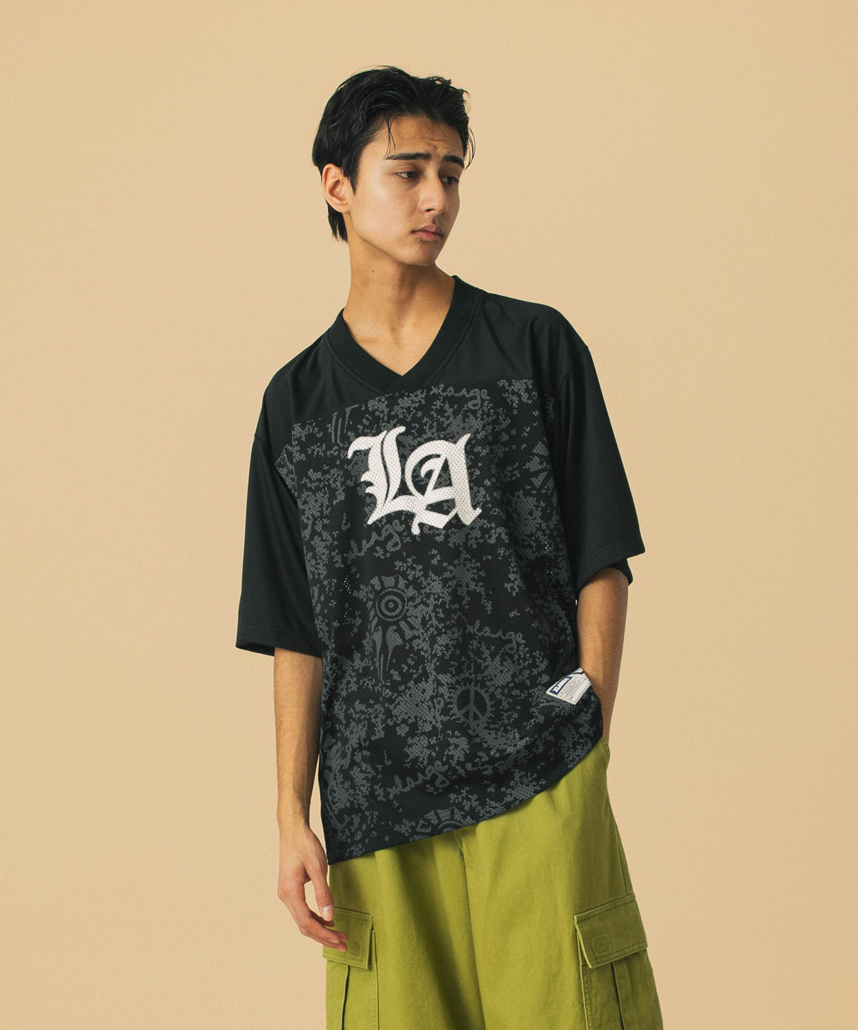 เสื้อยืดแขนสั้น XLARGE รุ่น Old English Football Jersey