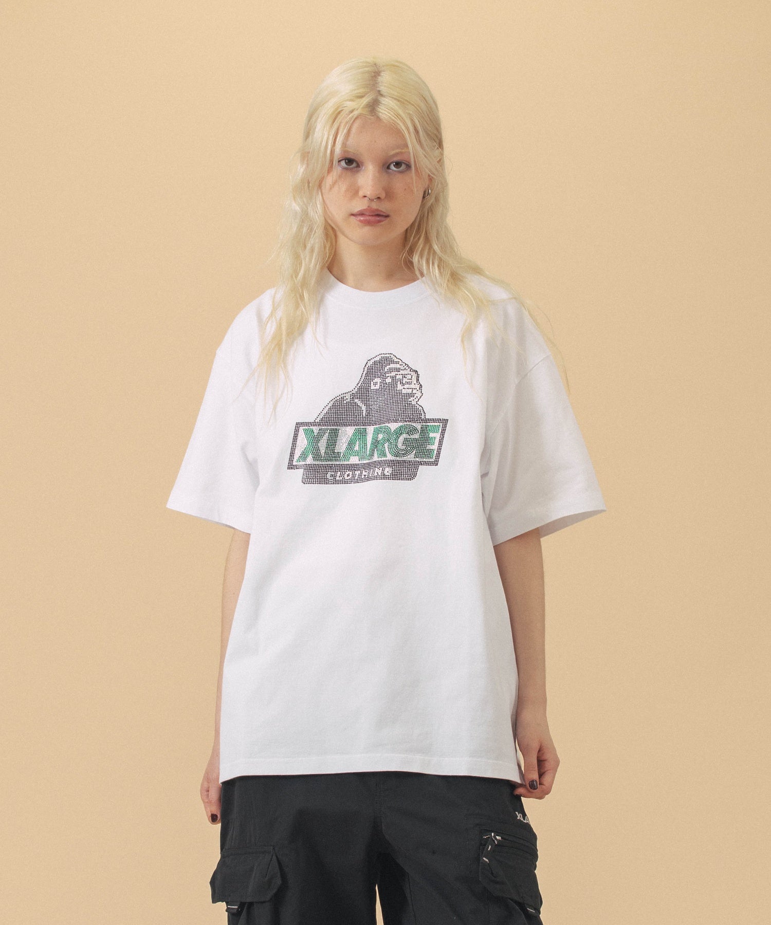 เสื้อยืดแขนสั้น XLARGE รุ่น Rhine Stone Slanted Og S/S Tee