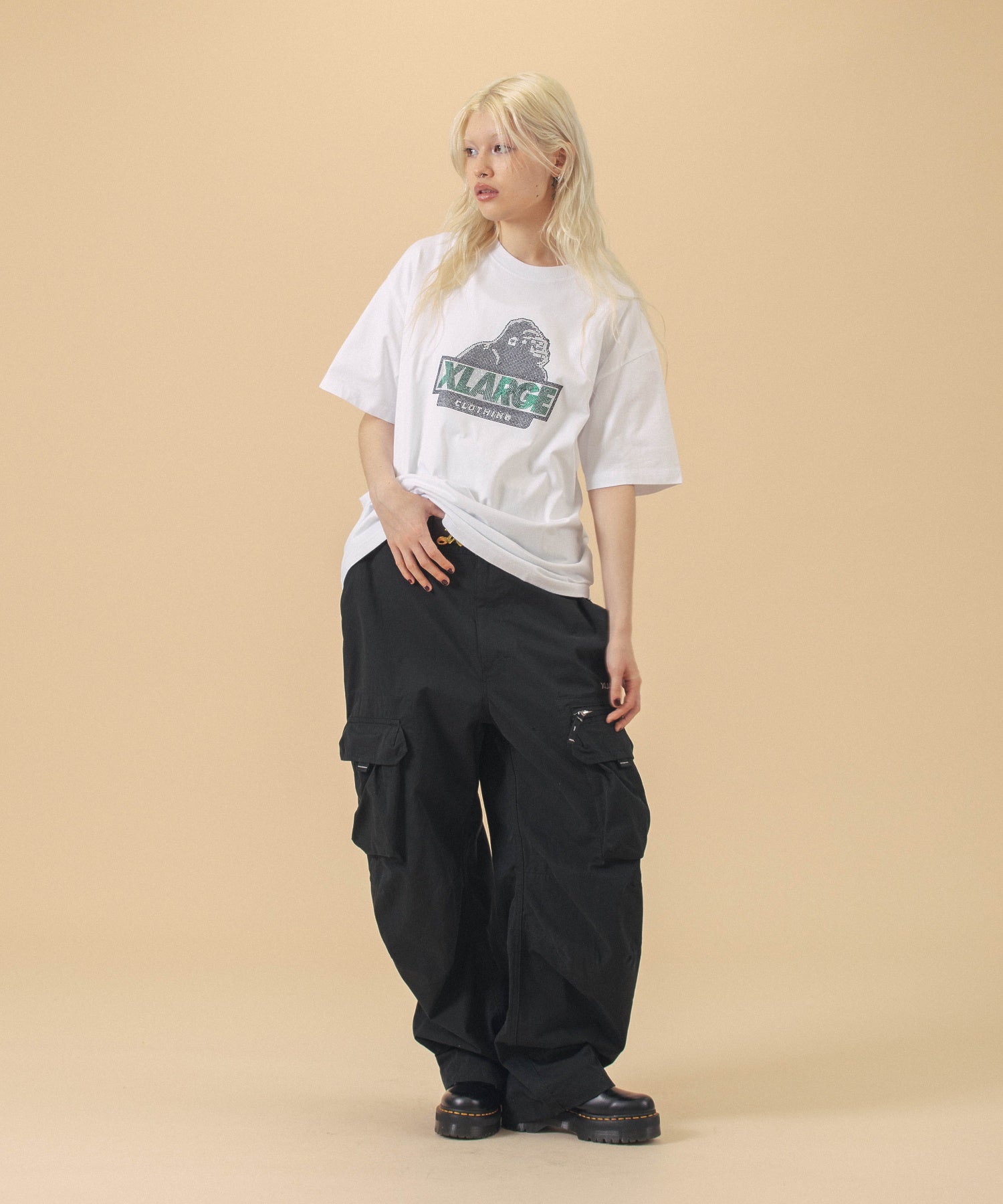 เสื้อยืดแขนสั้น XLARGE รุ่น Rhine Stone Slanted Og S/S Tee