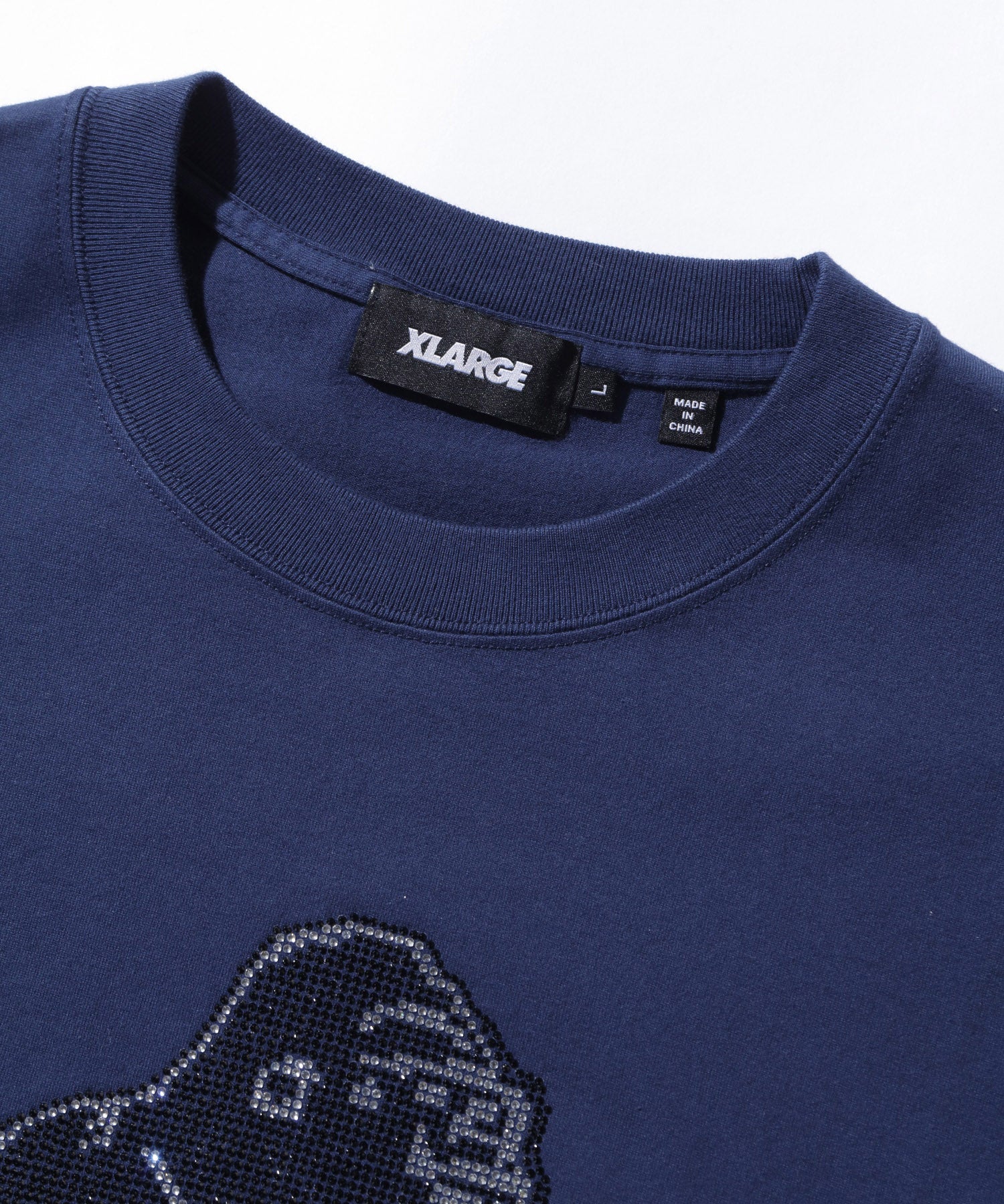 เสื้อยืดแขนสั้น XLARGE รุ่น Rhine Stone Slanted Og S/S Tee