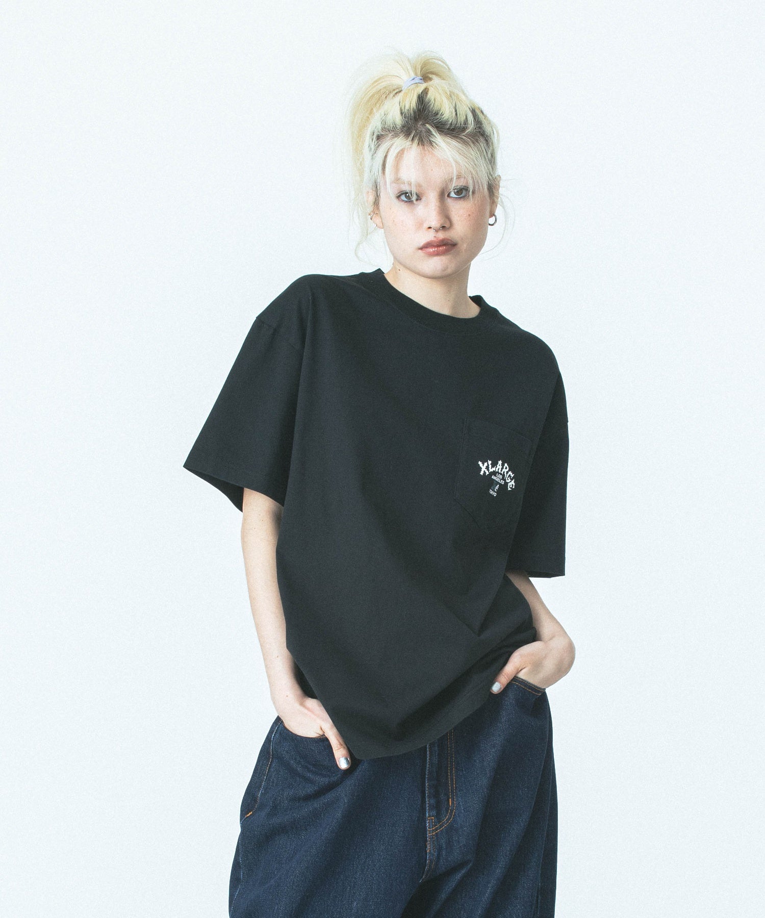 เสื้อยืดแขนสั้น XLARGE รุ่น Hang Out S/S Pocket Tee