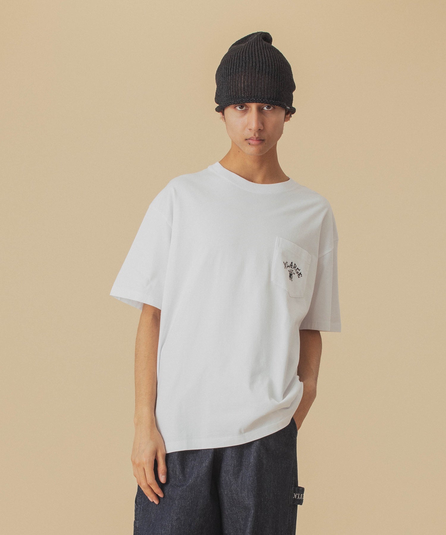 เสื้อยืดแขนสั้น XLARGE รุ่น Hang Out S/S Pocket Tee