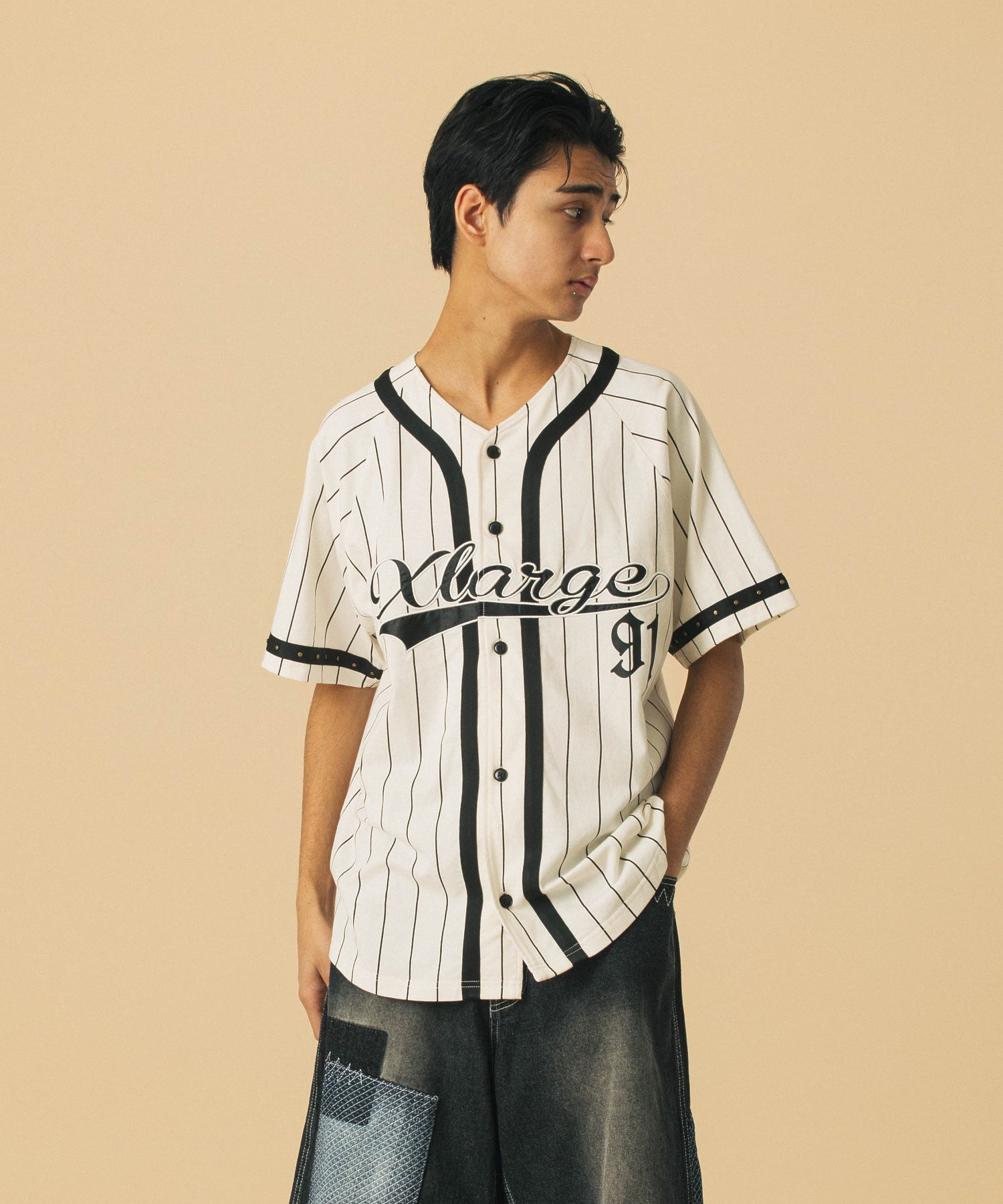 เสื้อยืดแขนสั้น XLARGE รุ่น Studded Baseball Jersey