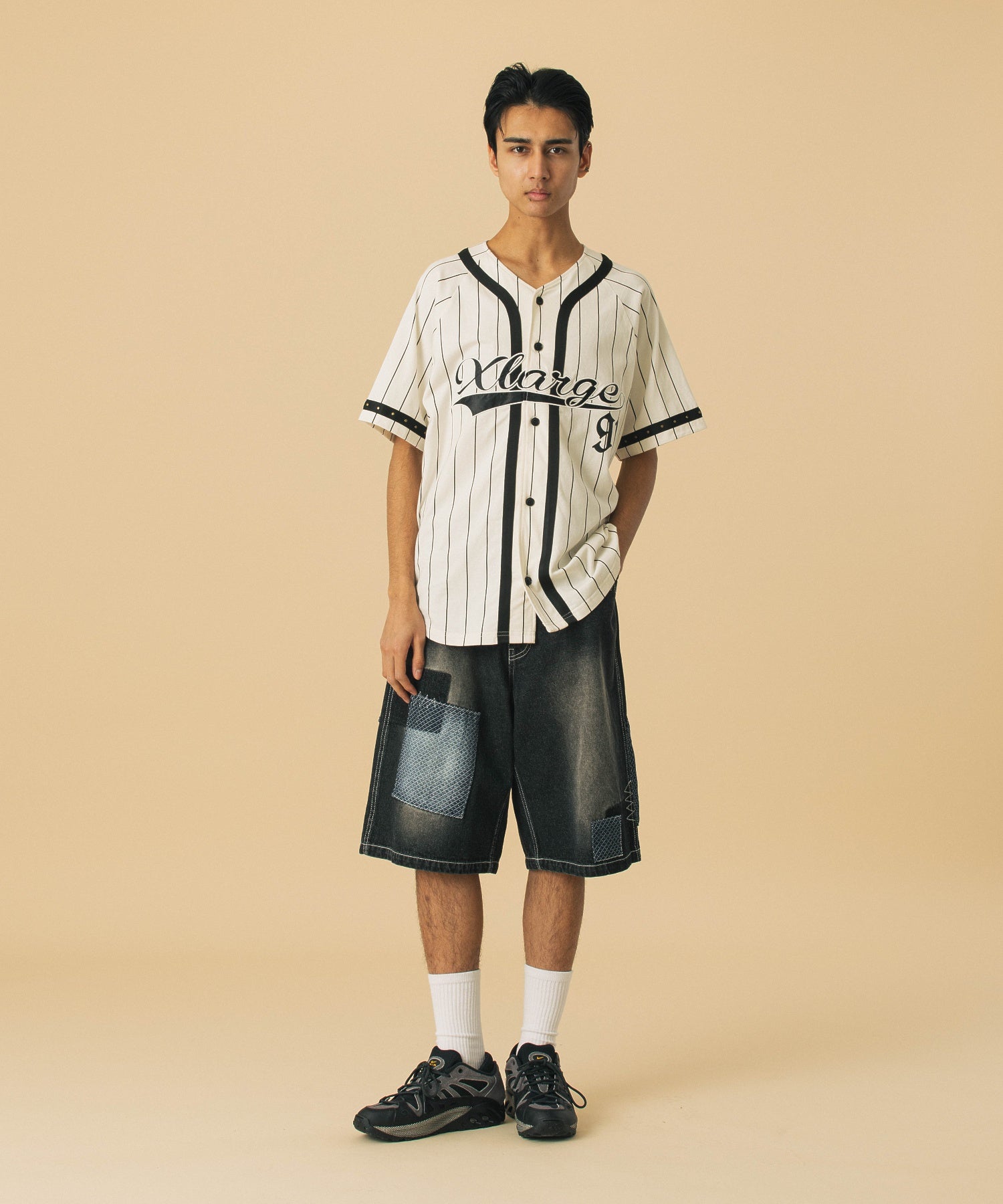 เสื้อยืดแขนสั้น XLARGE รุ่น Studded Baseball Jersey