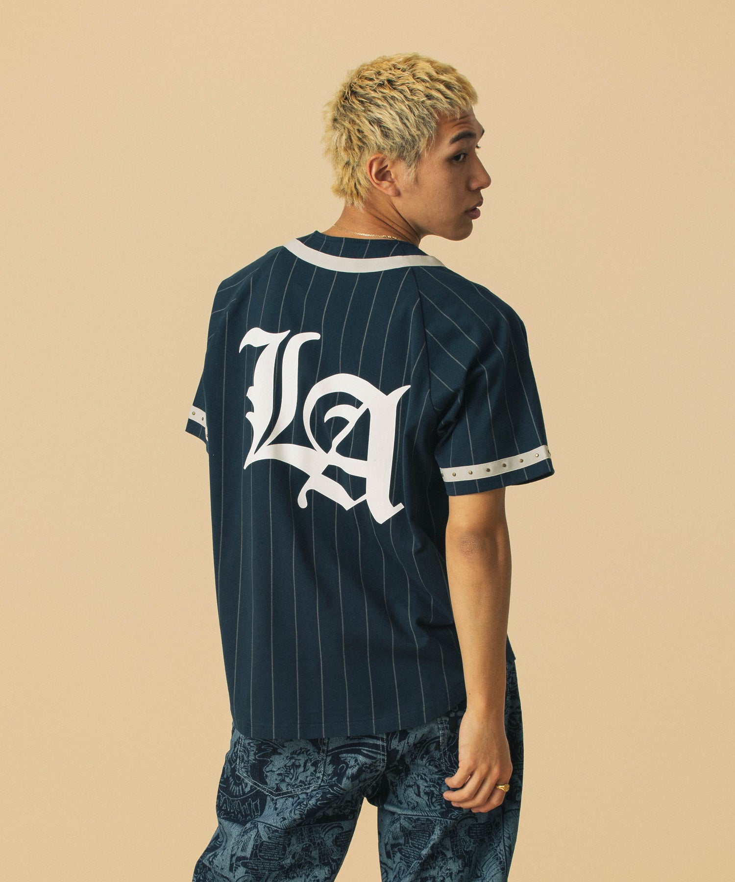 เสื้อยืดแขนสั้น XLARGE รุ่น Studded Baseball Jersey