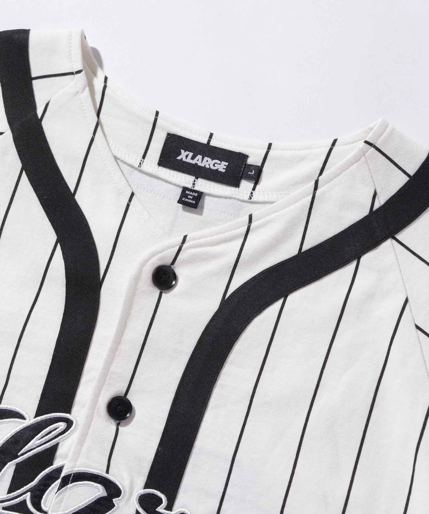 เสื้อยืดแขนสั้น XLARGE รุ่น Studded Baseball Jersey