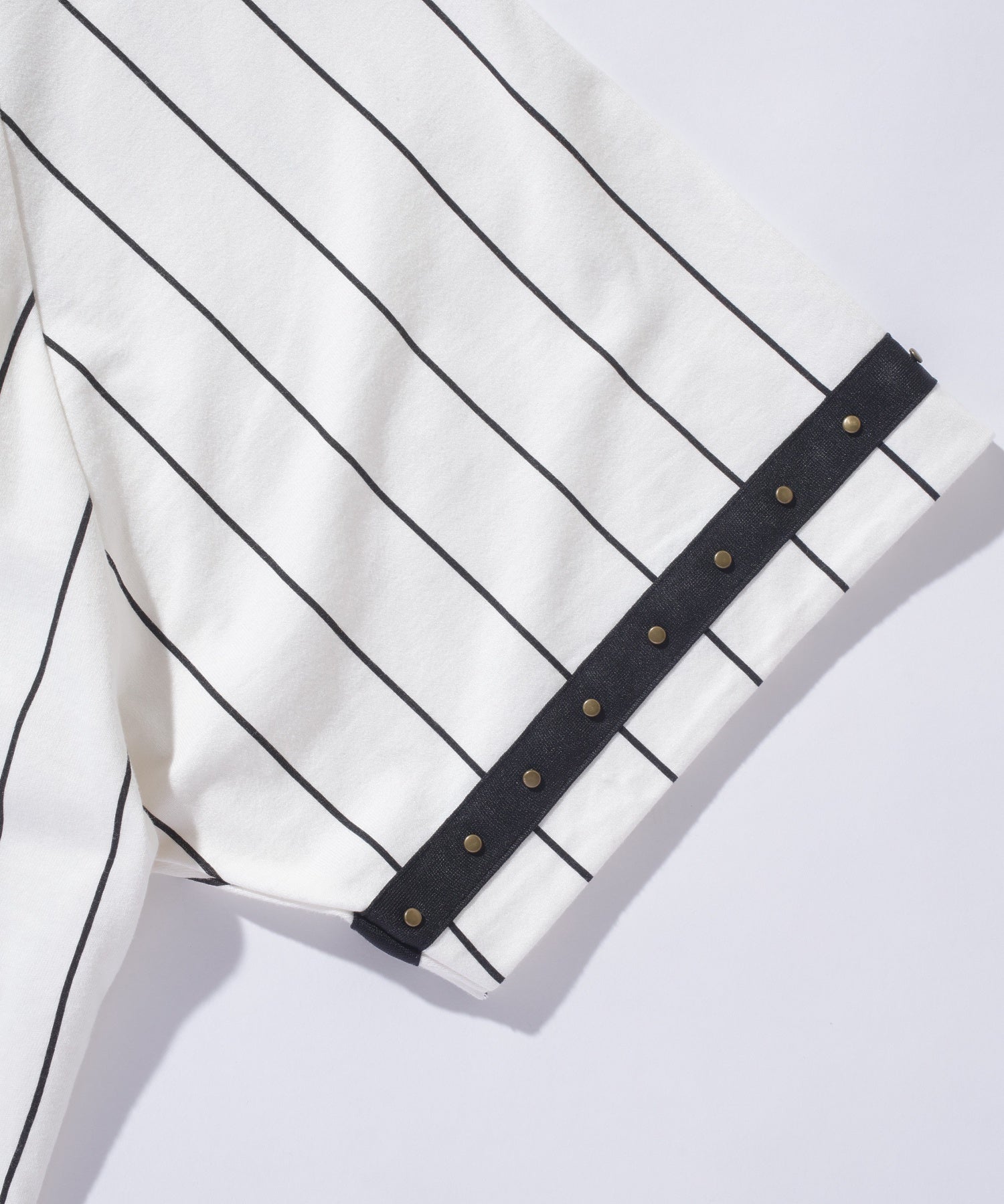 เสื้อยืดแขนสั้น XLARGE รุ่น Studded Baseball Jersey