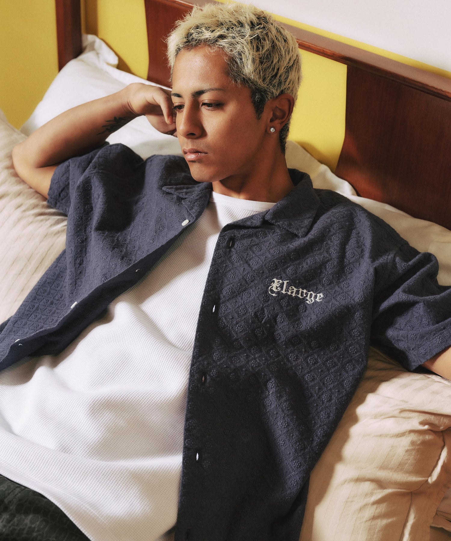 เสื้อเชิ้ต XLARGE รุ่น Embroidered S/S Lace Shirt