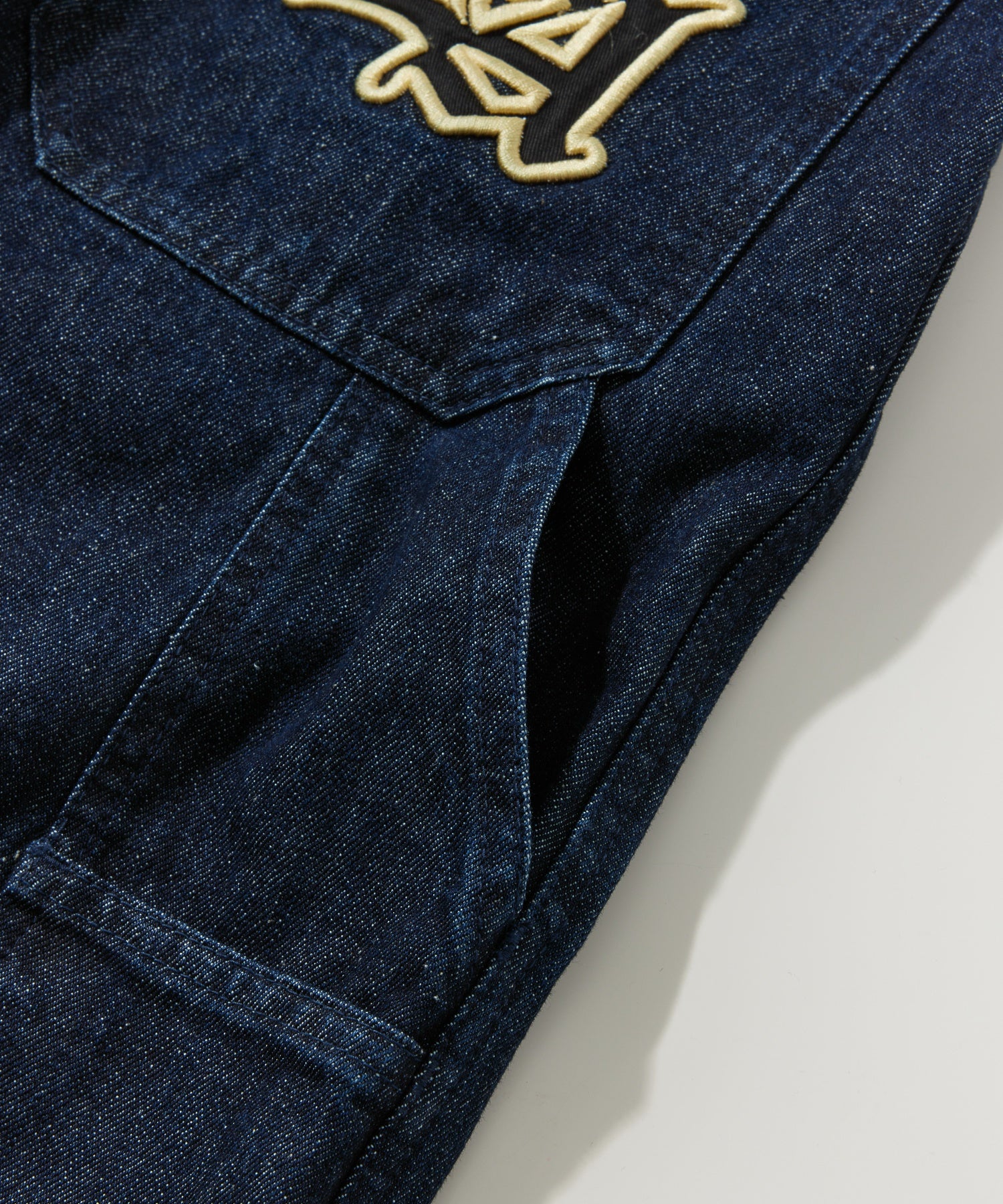 กางเกงขายาว XLARGE รุ่น Old English Denim Painter Pants