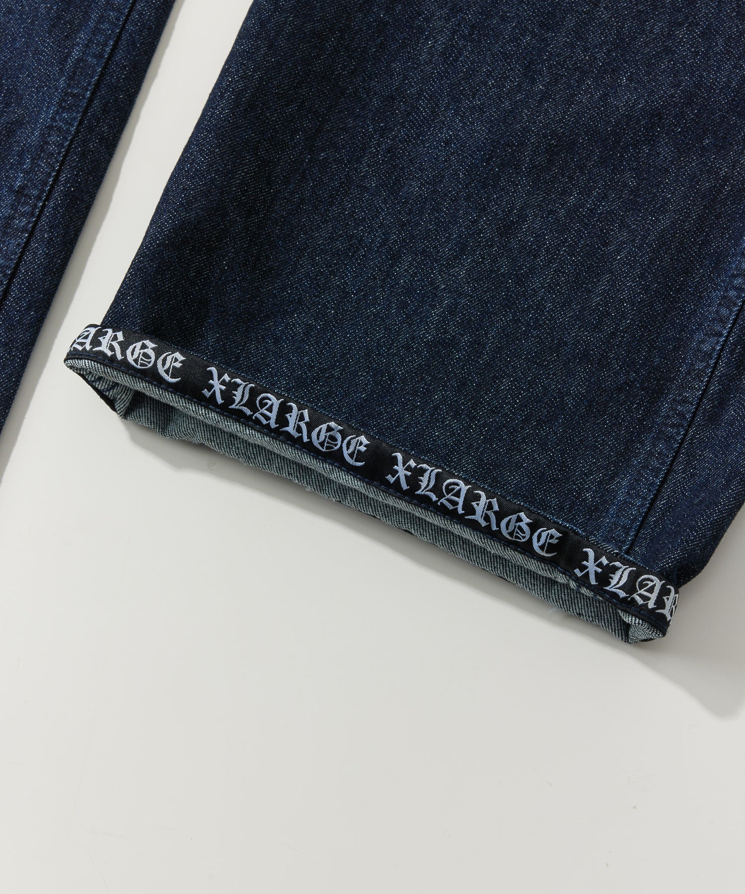กางเกงขายาว XLARGE รุ่น Old English Denim Painter Pants