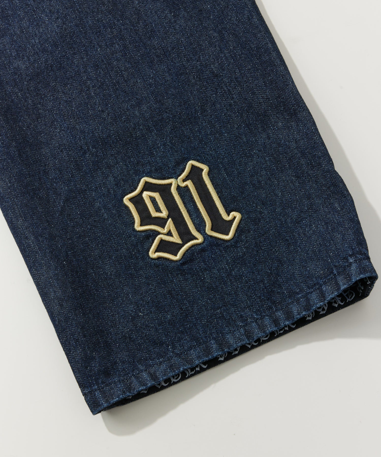 กางเกงขายาว XLARGE รุ่น Old English Denim Painter Pants