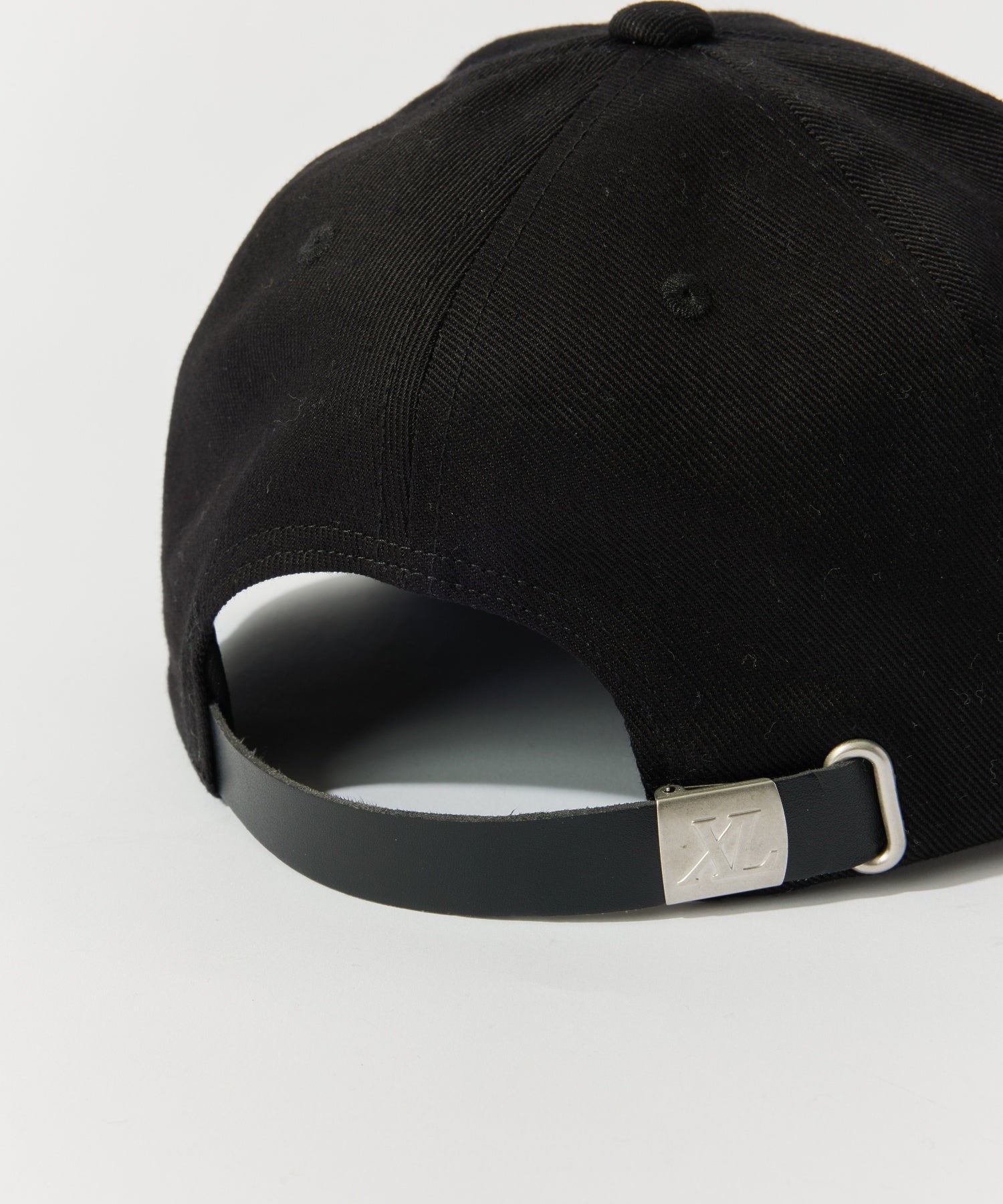 หมวก XLARGE รุ่น Oval Logo 6Panel Cap