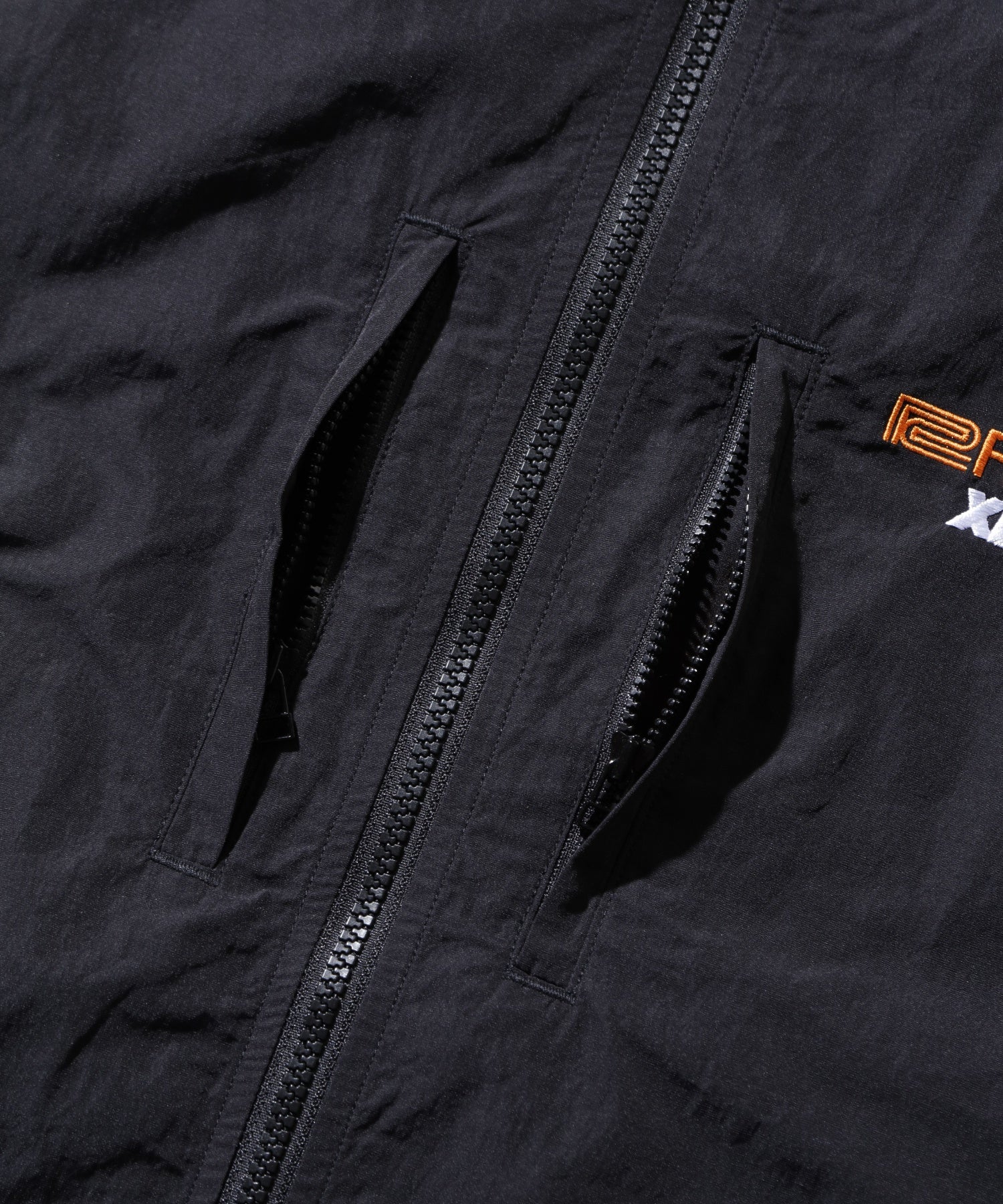 เสื้อแจ็คเก็ต XLARGE รุ่น Xlarge X Roland Piping Hooded Jacket