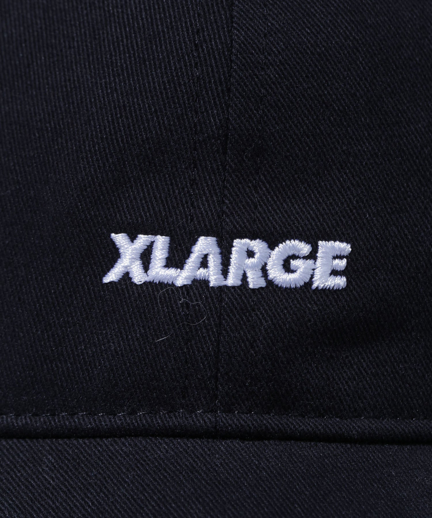 หมวก XLARGE รุ่น CURVED BRIM SMALL LOGO CAP