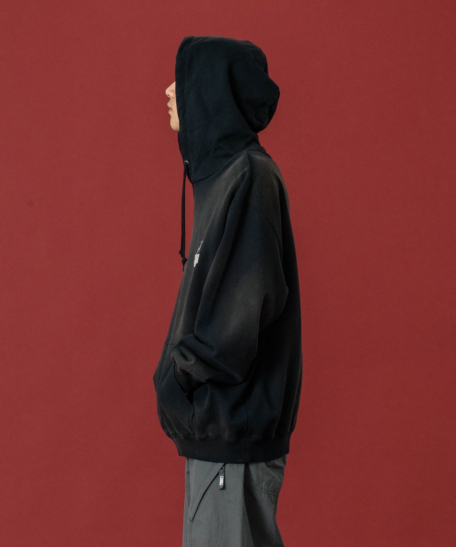 เสื้อฮู้ด XLARGE รุ่น DISCHARGE PRINTED SLANTED OG HOODED SWEATSHIRT