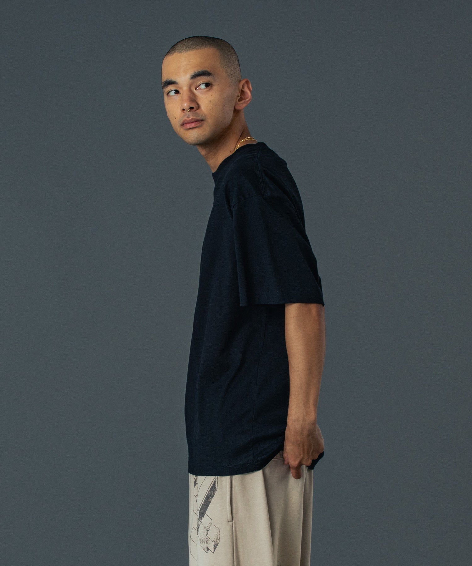 เสื้อยืดแขนสั้น XLARGE รุ่น EMBOSSED STANDARD LOGO S/S TEE