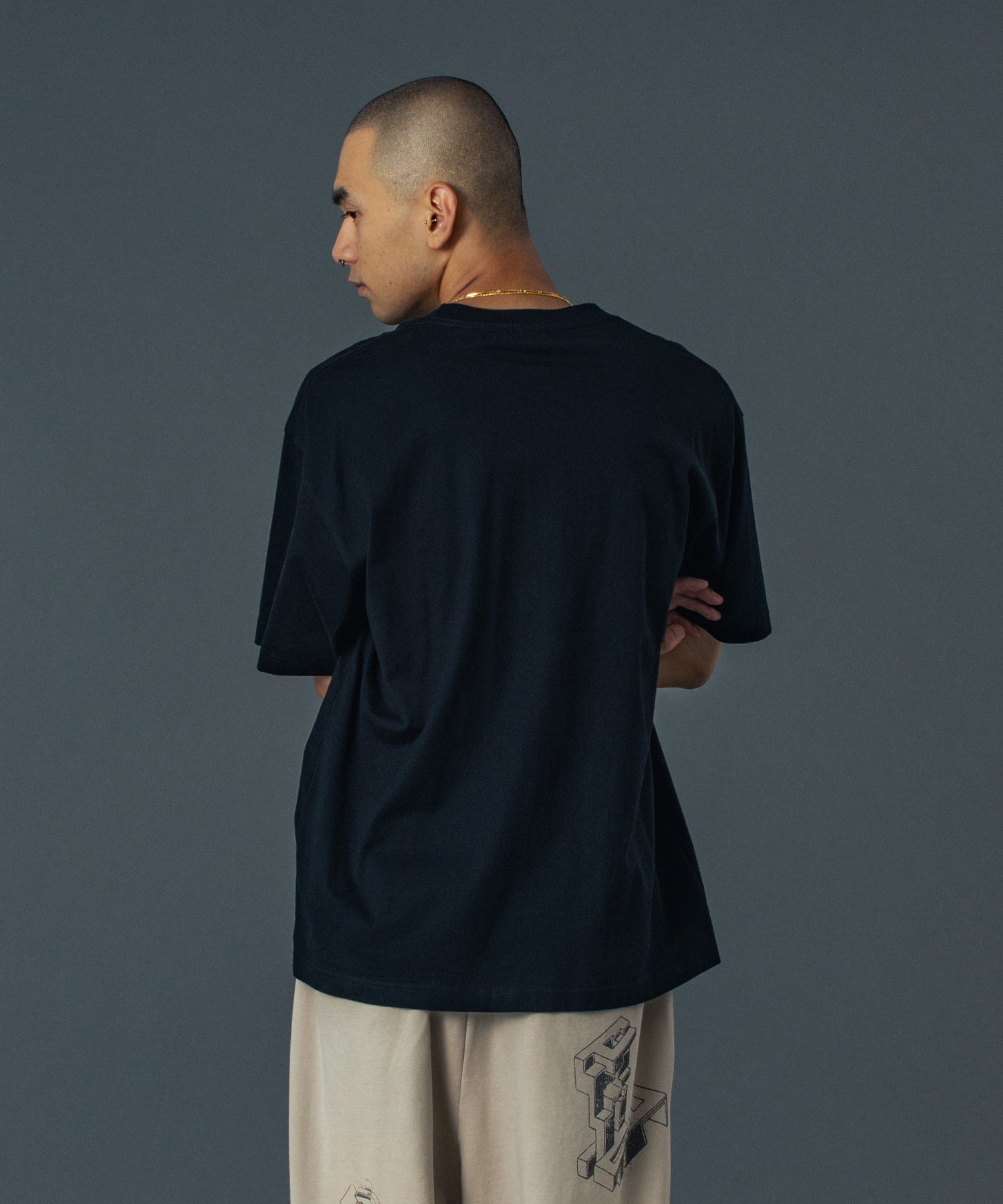 เสื้อยืดแขนสั้น XLARGE รุ่น EMBOSSED STANDARD LOGO S/S TEE