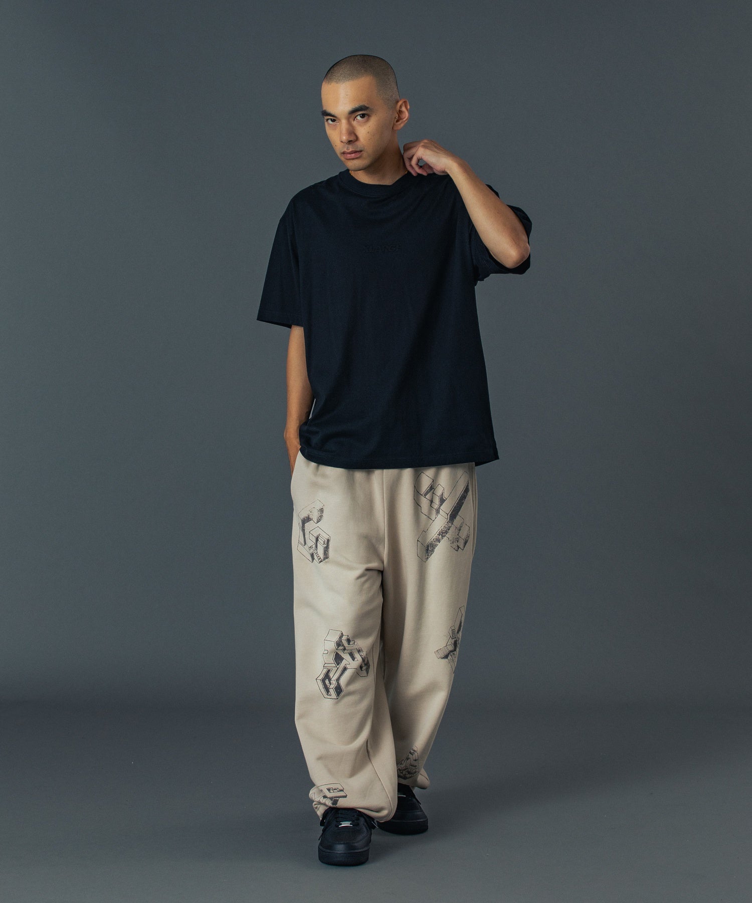 เสื้อยืดแขนสั้น XLARGE รุ่น EMBOSSED STANDARD LOGO S/S TEE