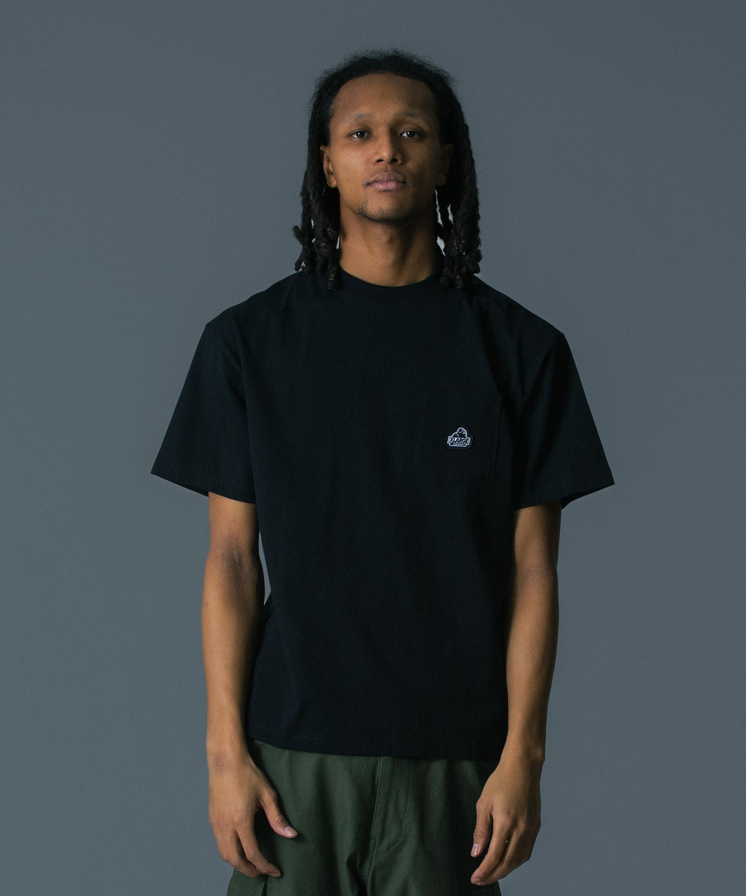 เสื้อยืดแขนสั้น XLARGE รุ่น SLANTED OG S/S POCKET TEE