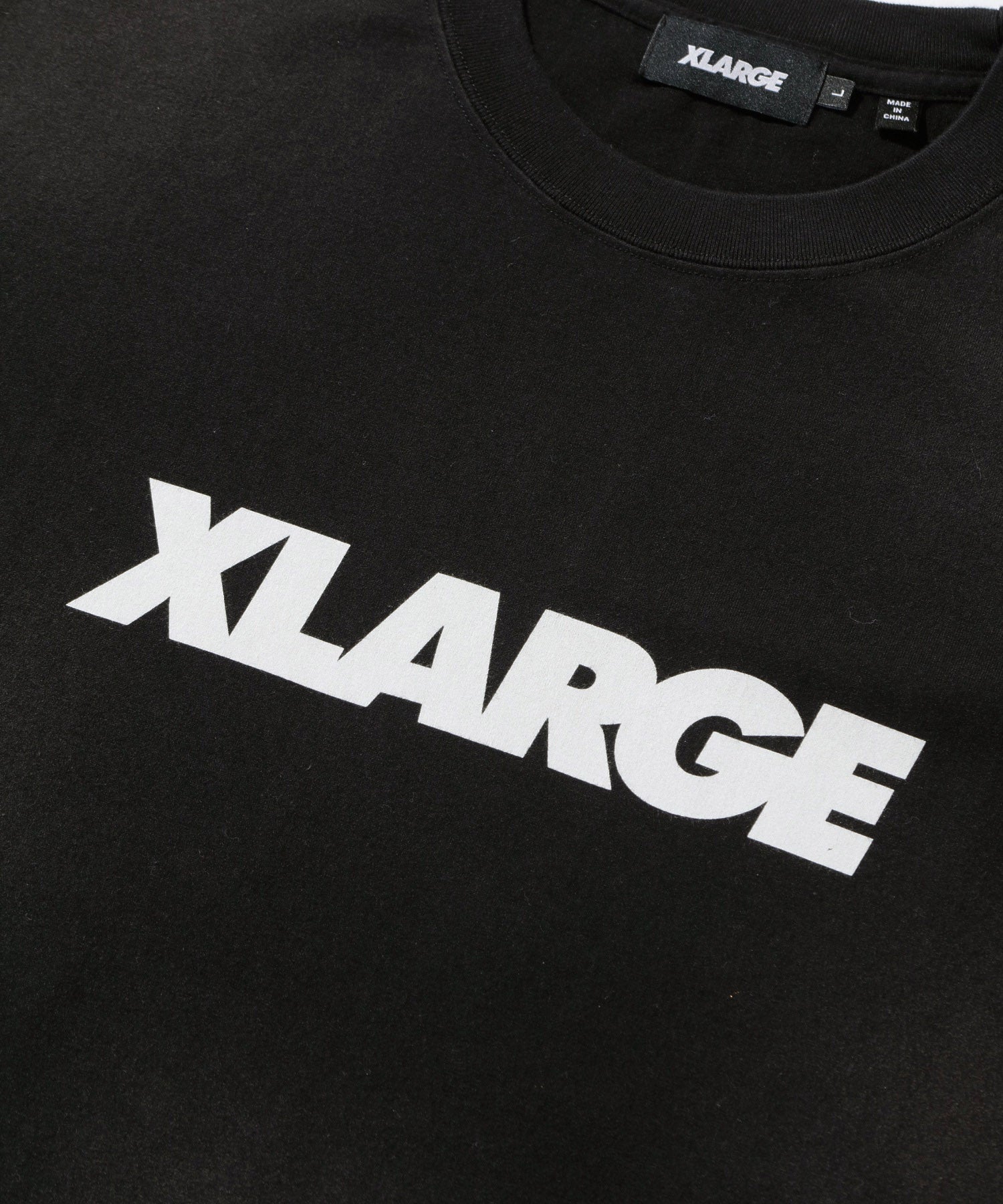 เสื้อยืดแขนสั้น XLARGE รุ่น DISCHARGE PRINTED STANDARD LOGO S/S TEE